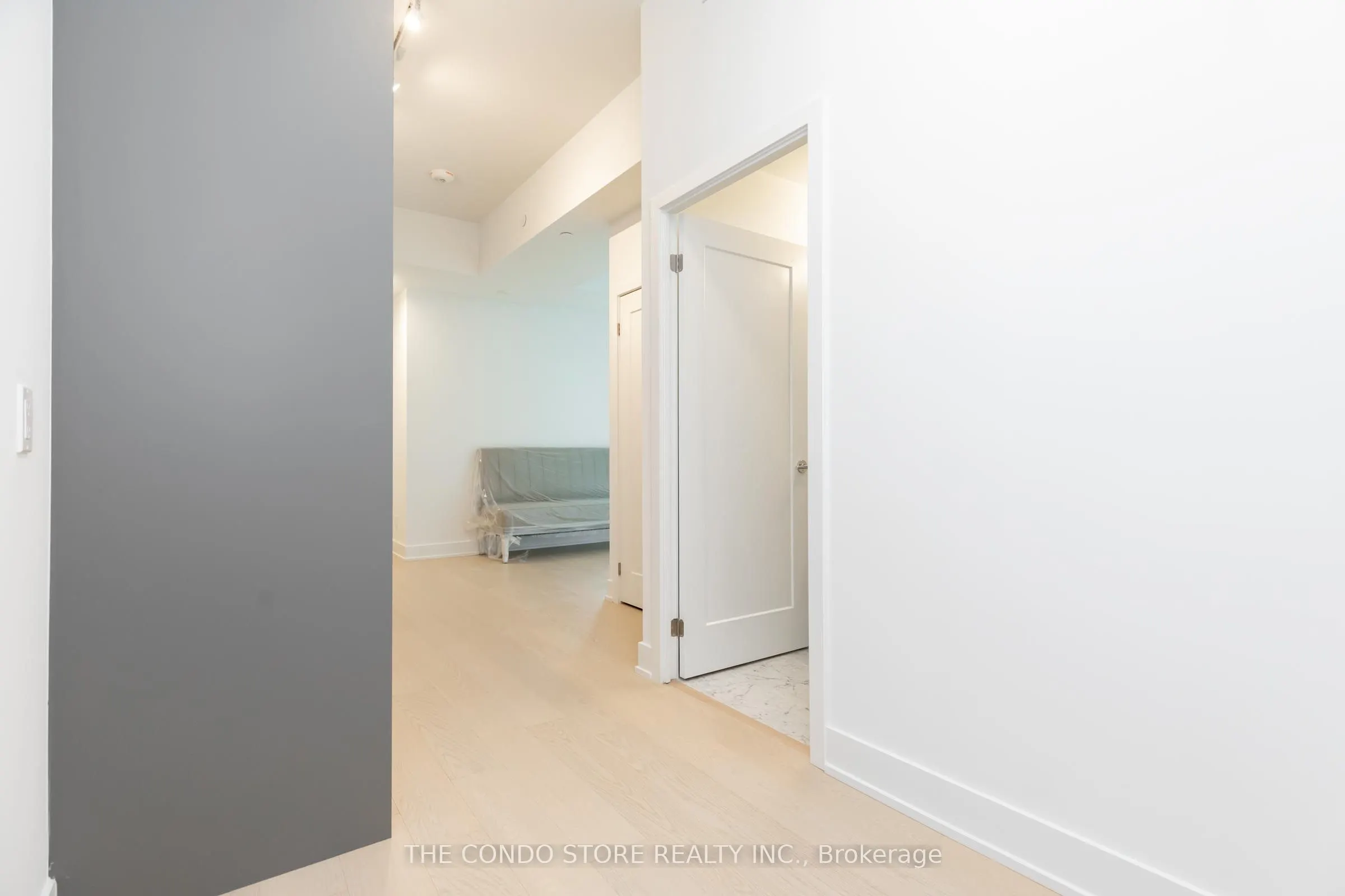 8 Manor Road W, #706