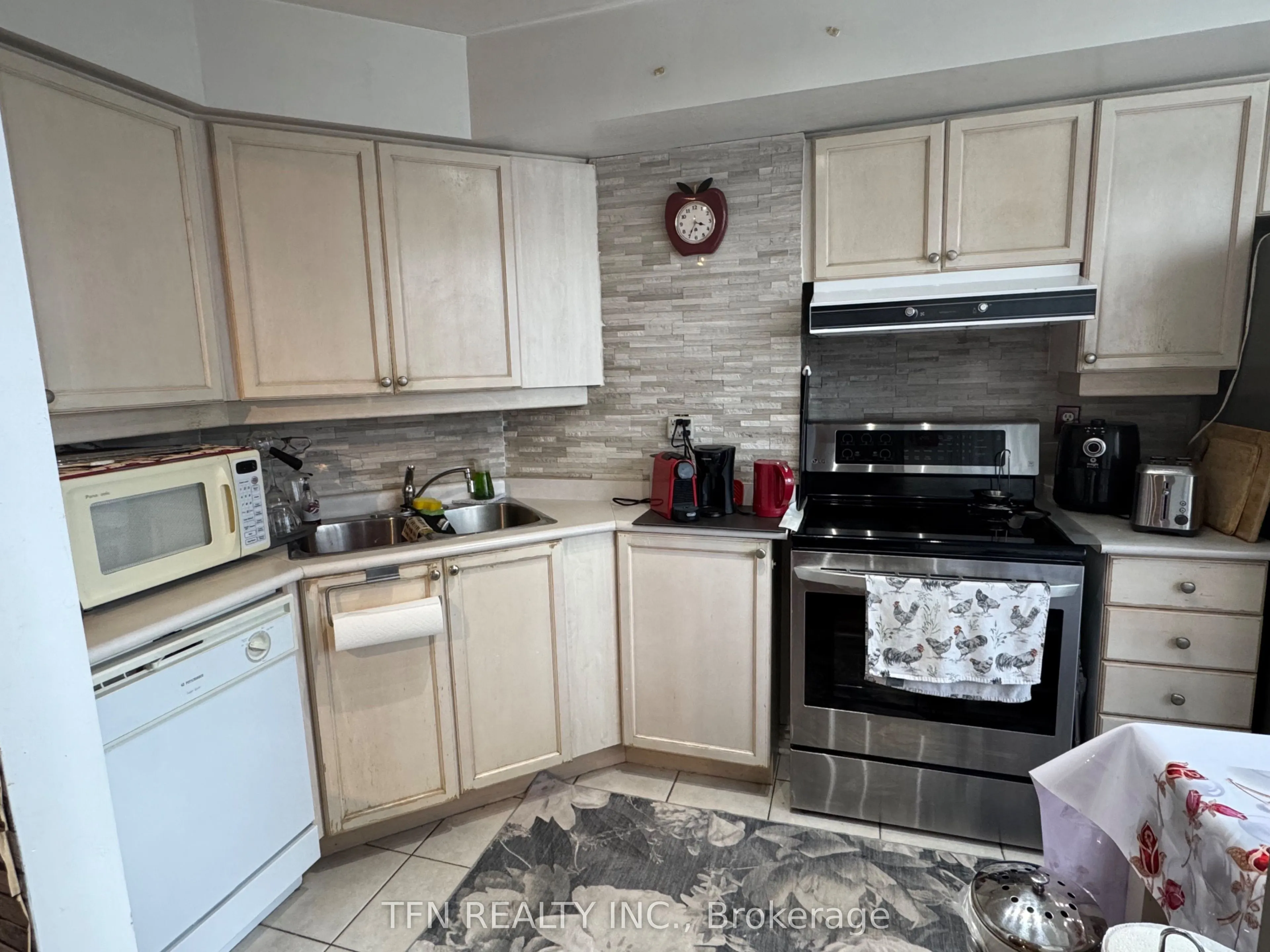 3 Rean Drive, #412