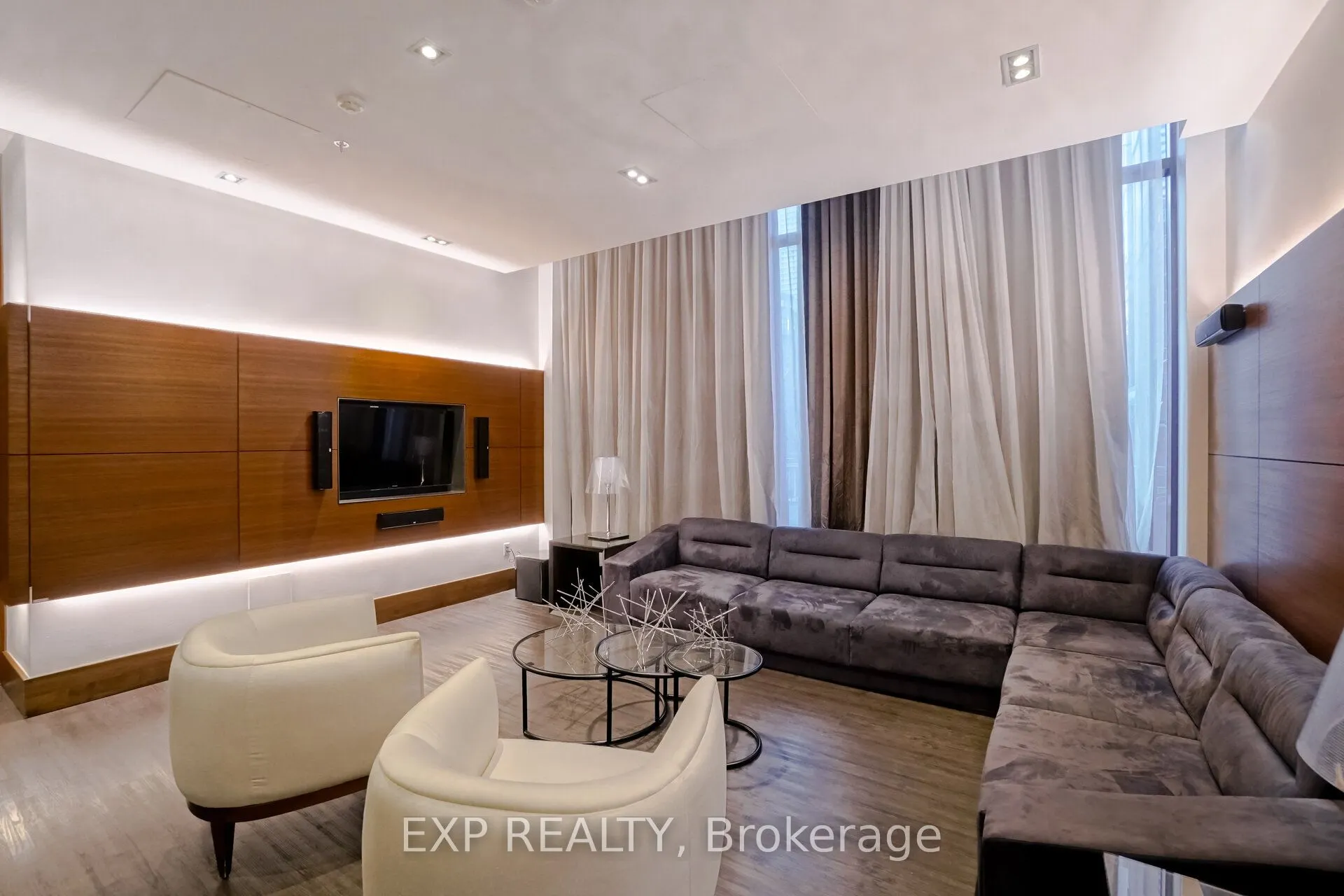 28 Ted Rogers Way, #308
