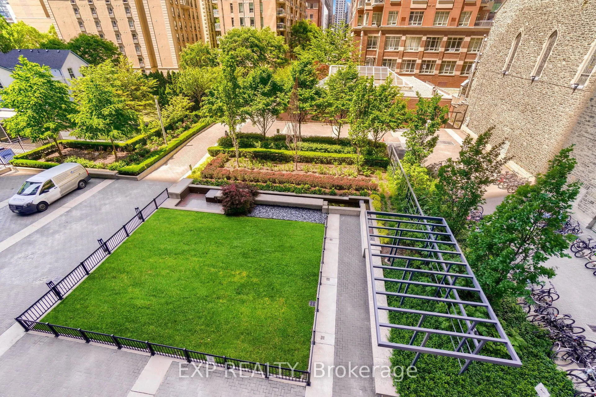 28 Ted Rogers Way, #308