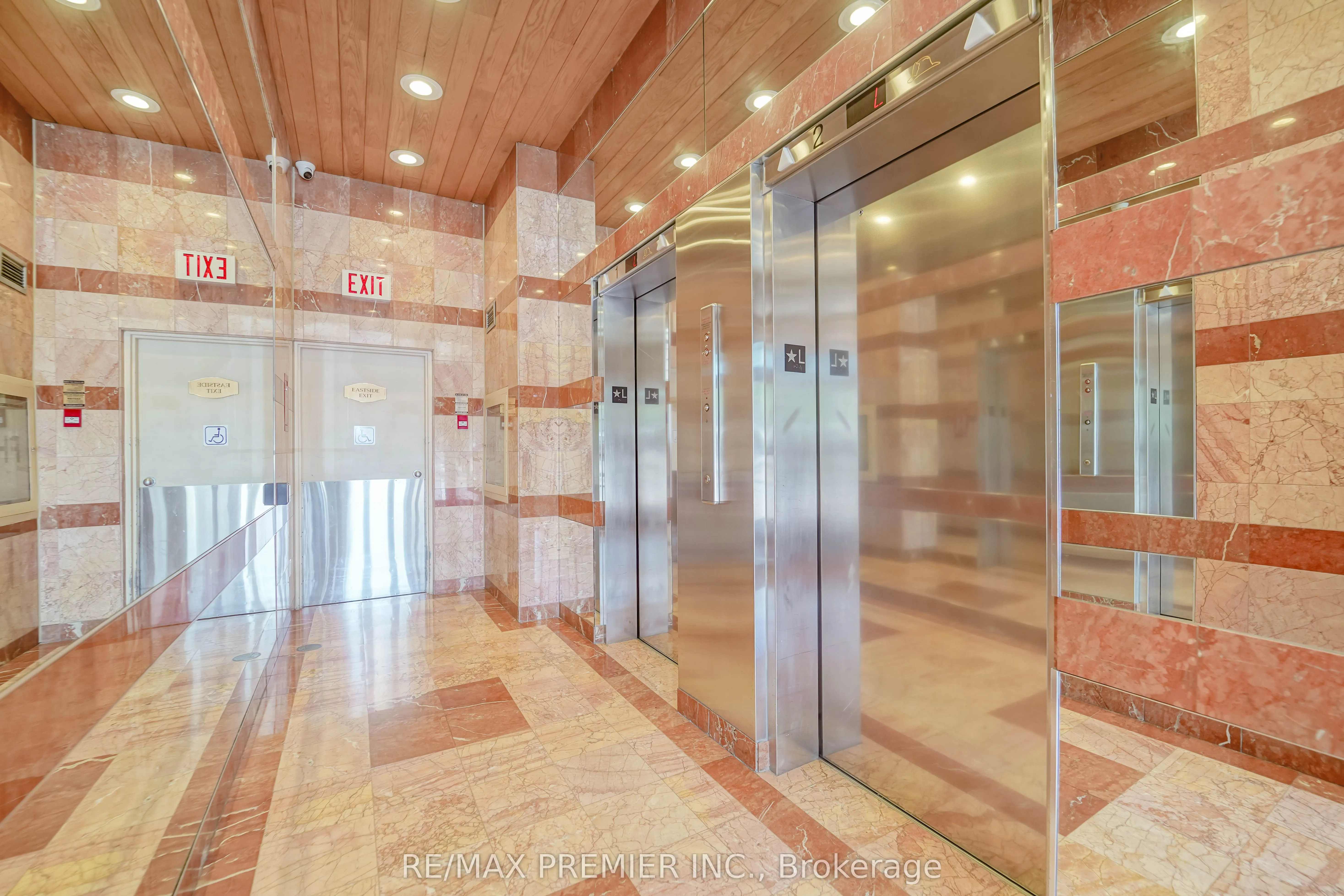 250 Queens Quay Boulevard W, #Unit 601