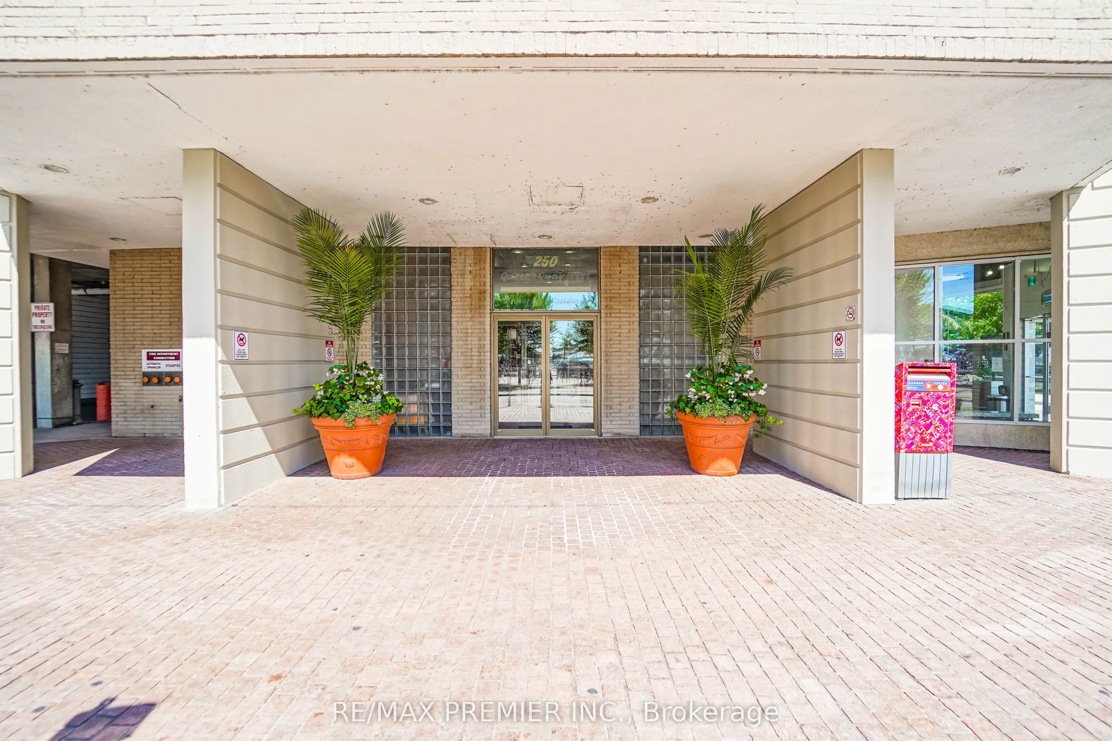 250 Queens Quay Boulevard W, #Unit 601