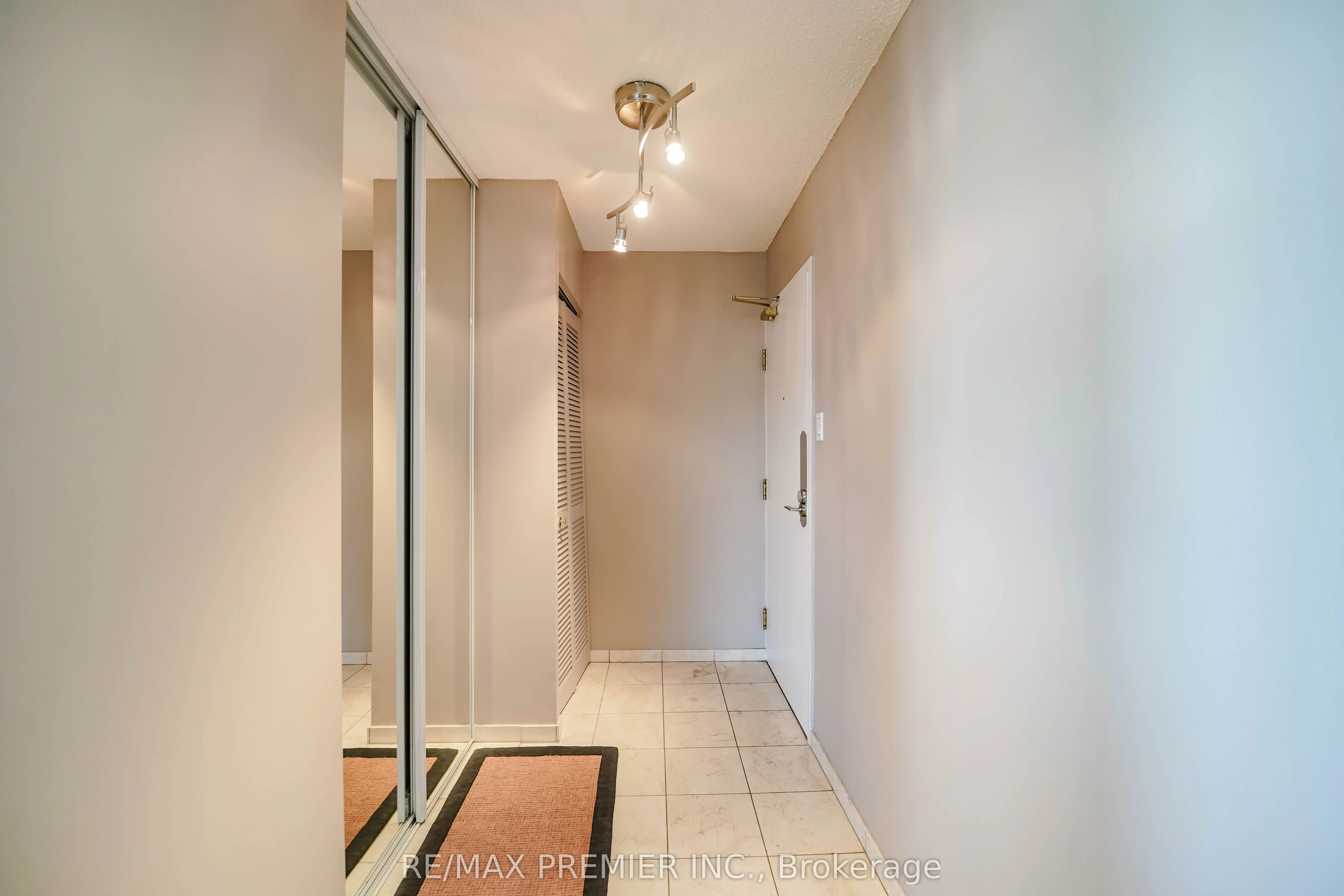 250 Queens Quay Boulevard W, #Unit 601