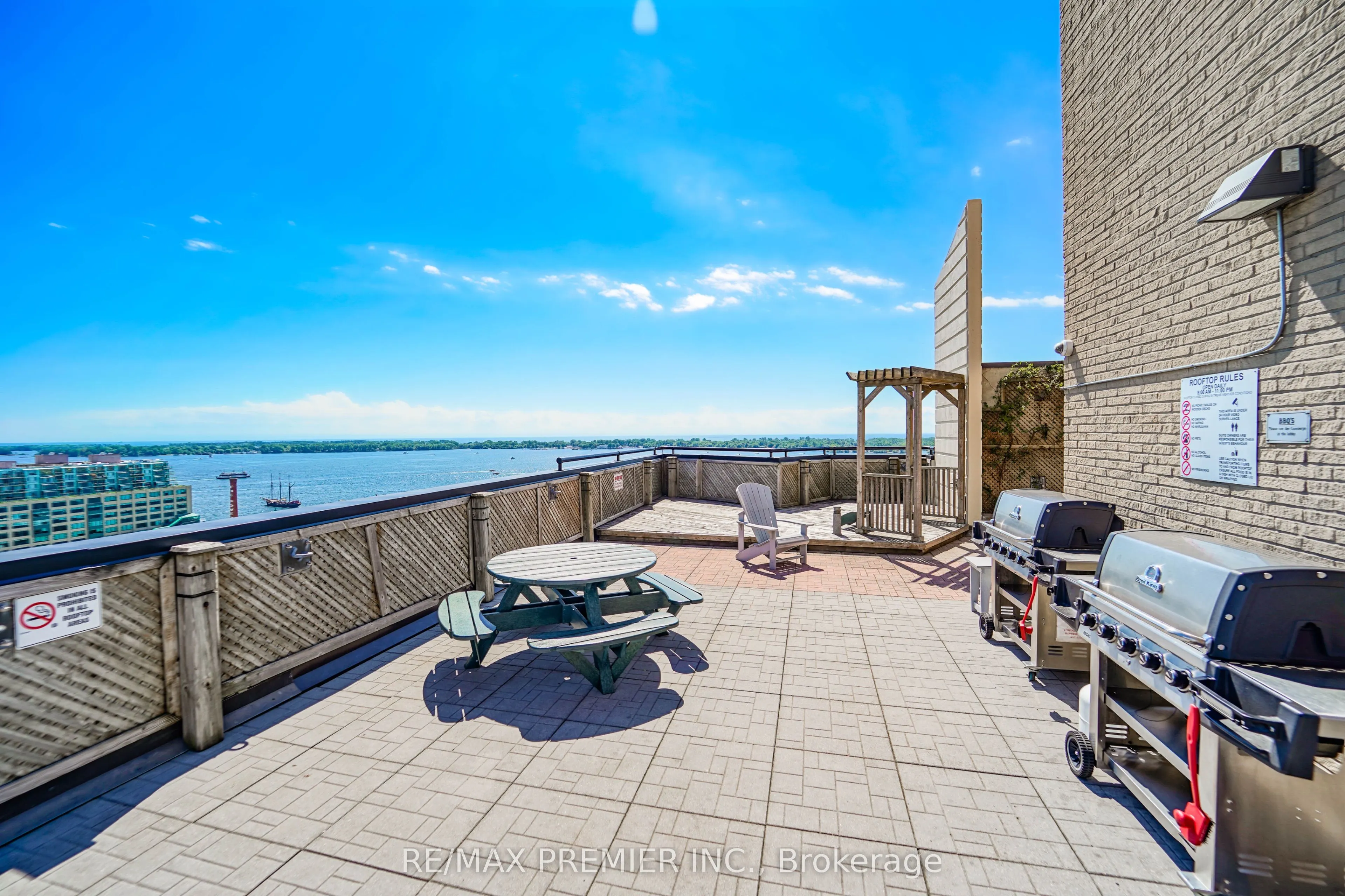 250 Queens Quay Boulevard W, #Unit 601