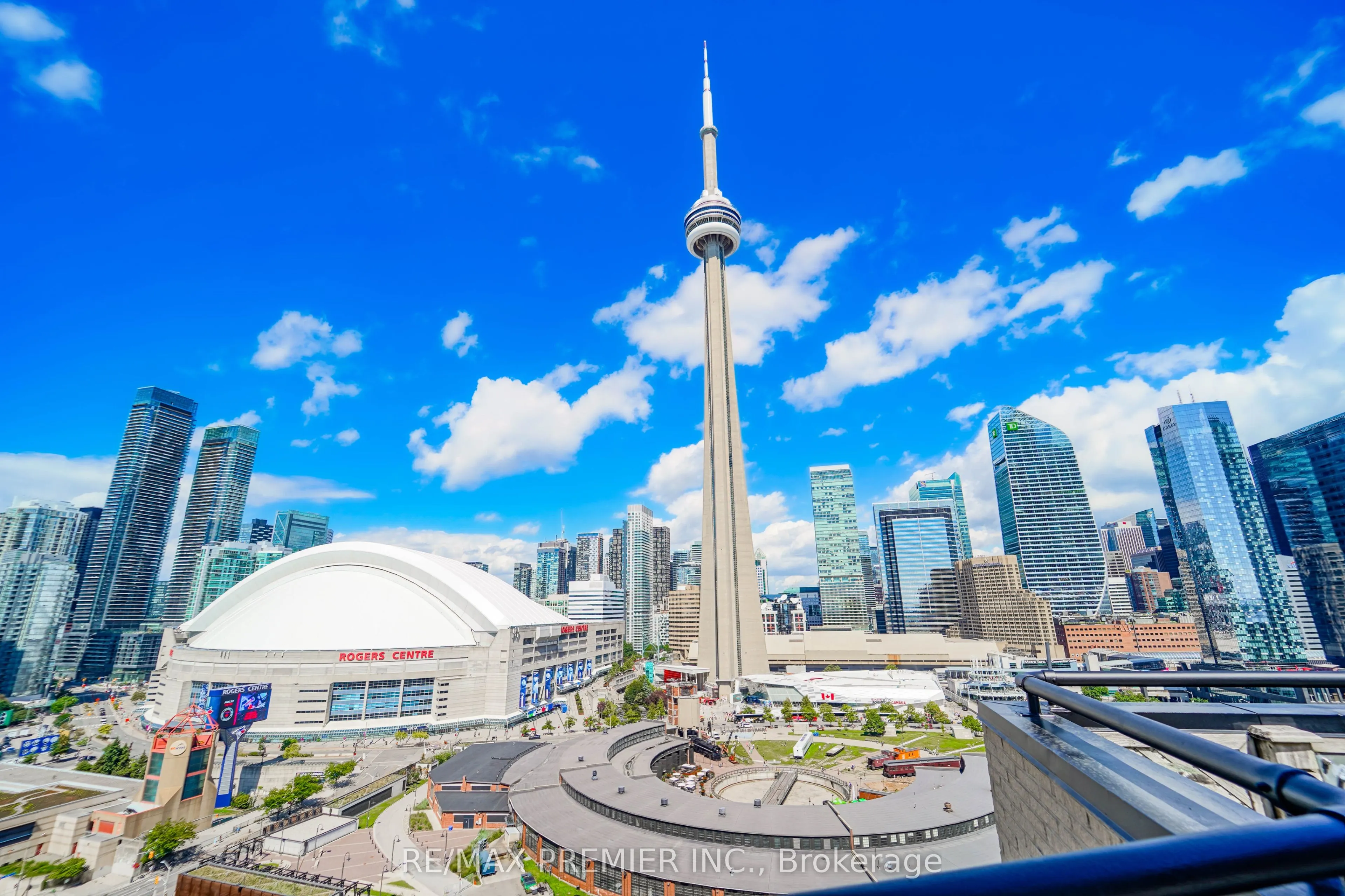 250 Queens Quay Boulevard W, #Unit 601