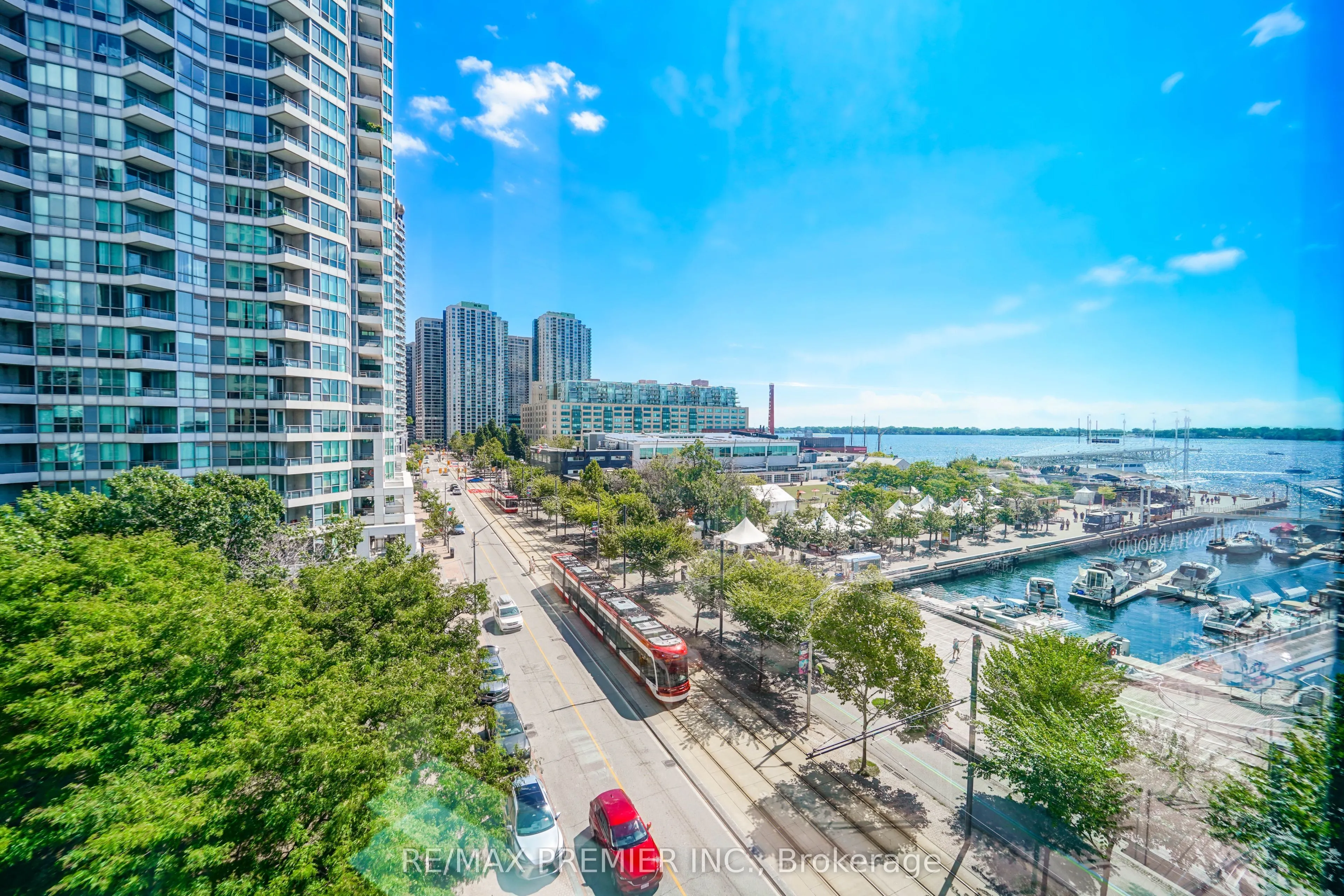 250 Queens Quay Boulevard W, #Unit 601