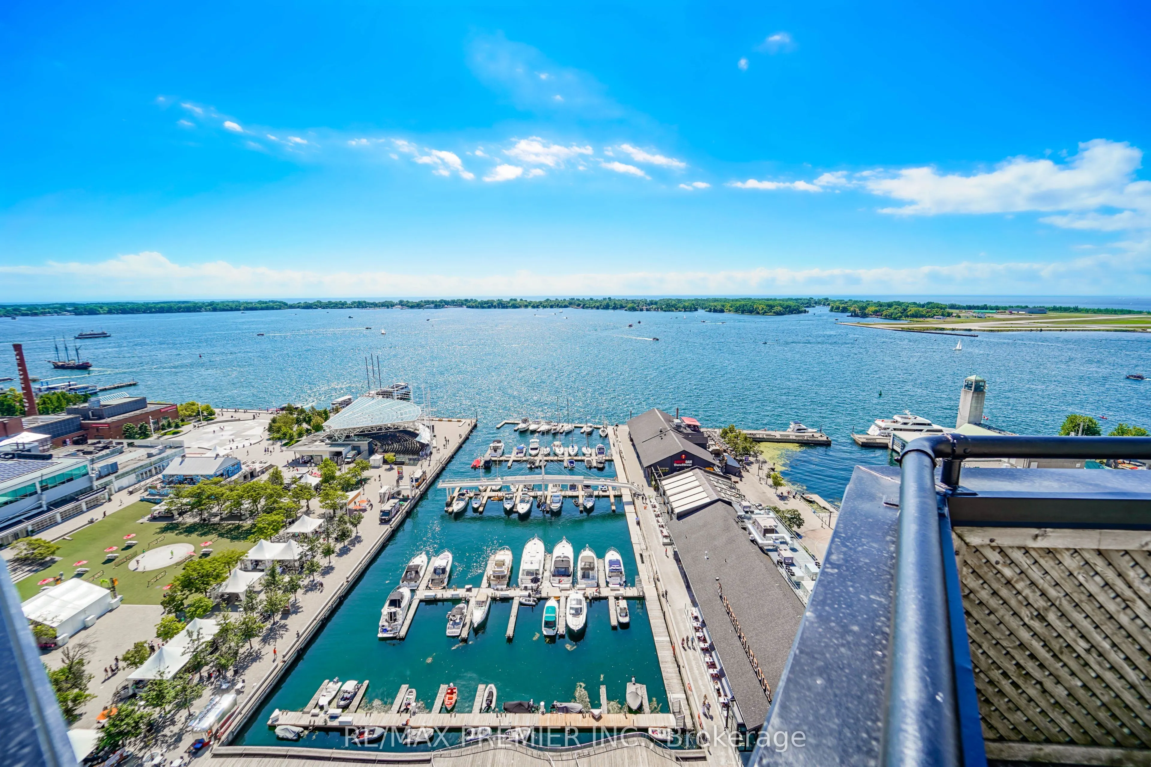 250 Queens Quay Boulevard W, #Unit 601