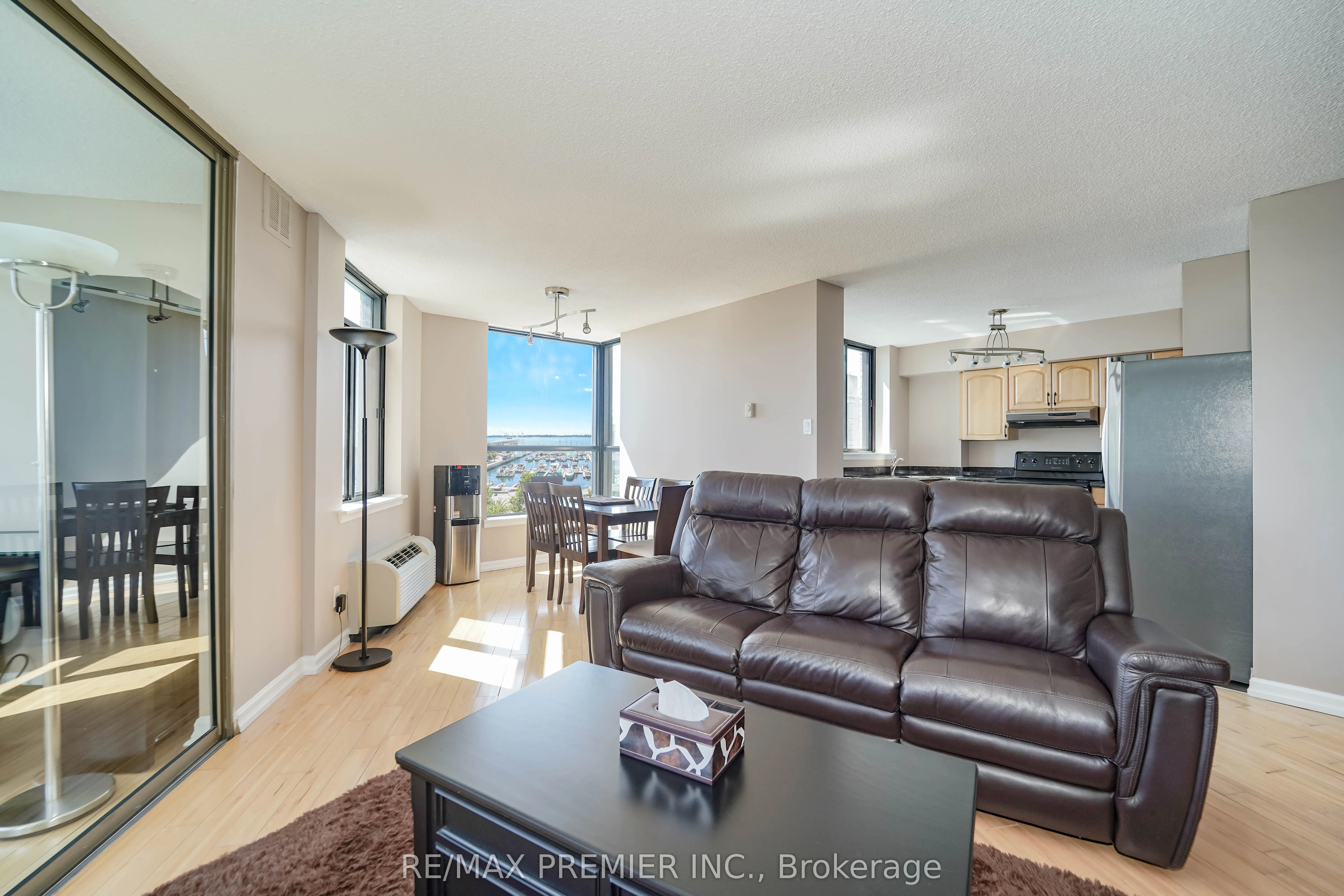250 Queens Quay Boulevard W, #Unit 601