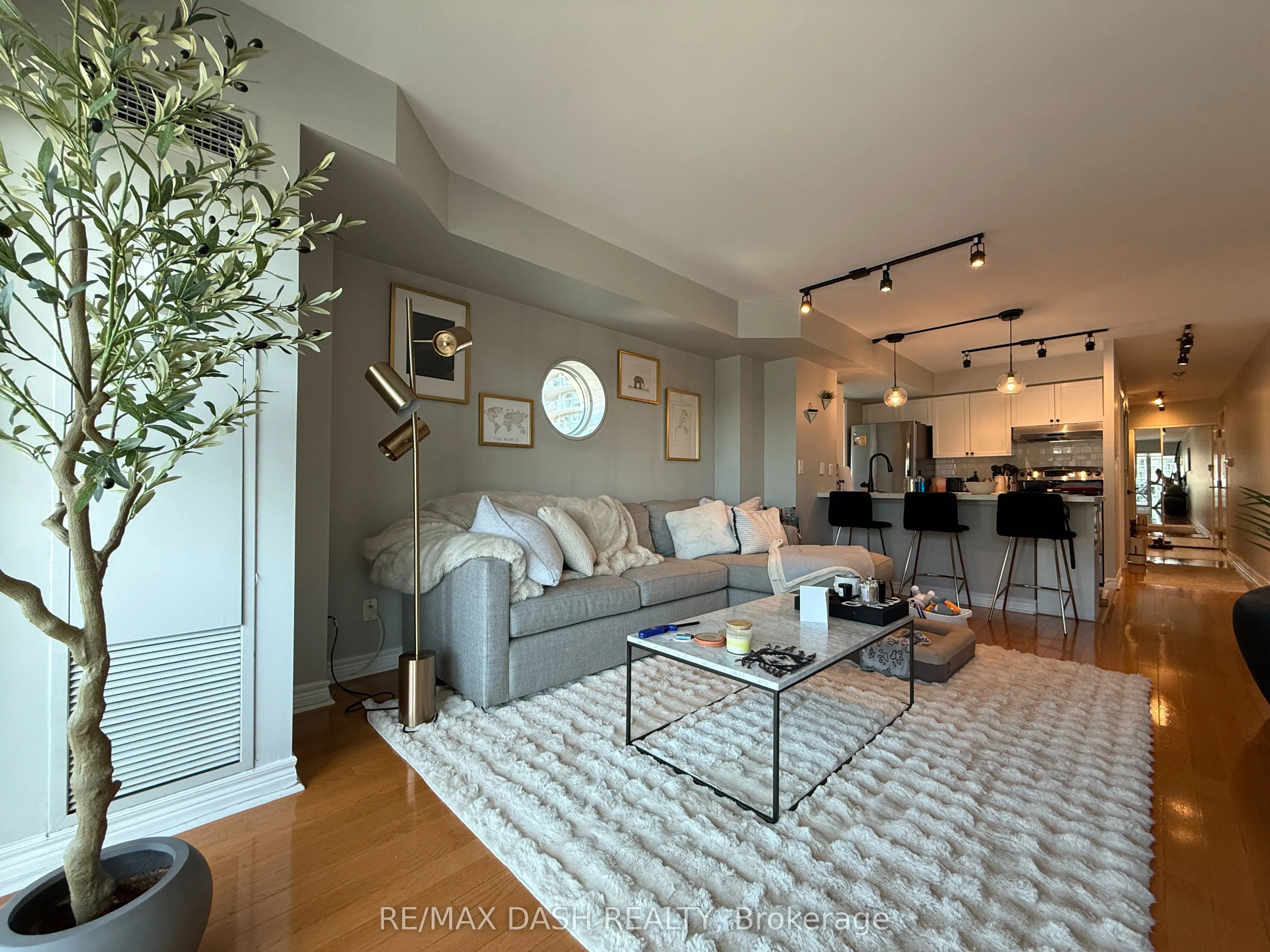 600 Queens Quay W, #718