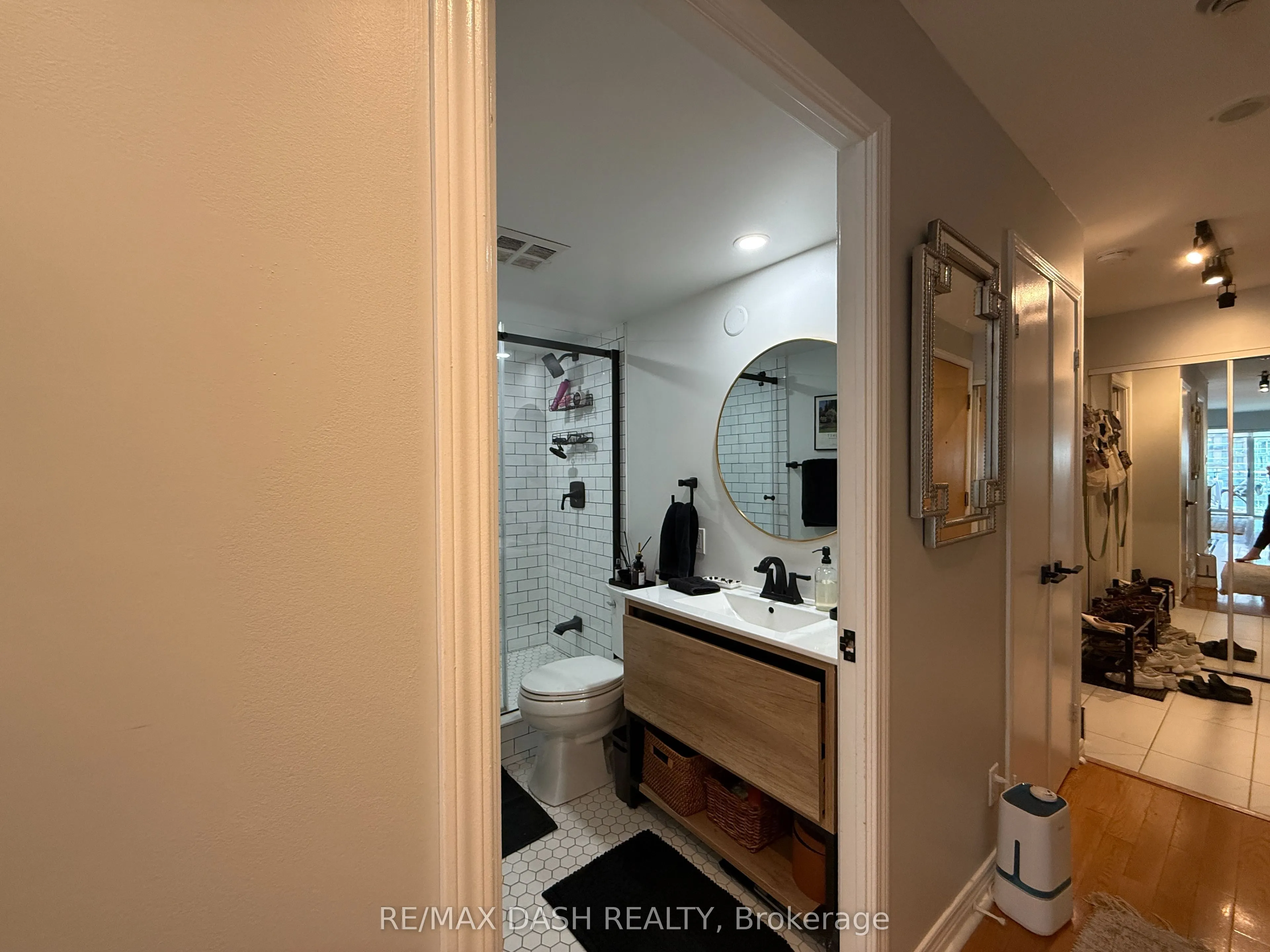 600 Queens Quay W, #718