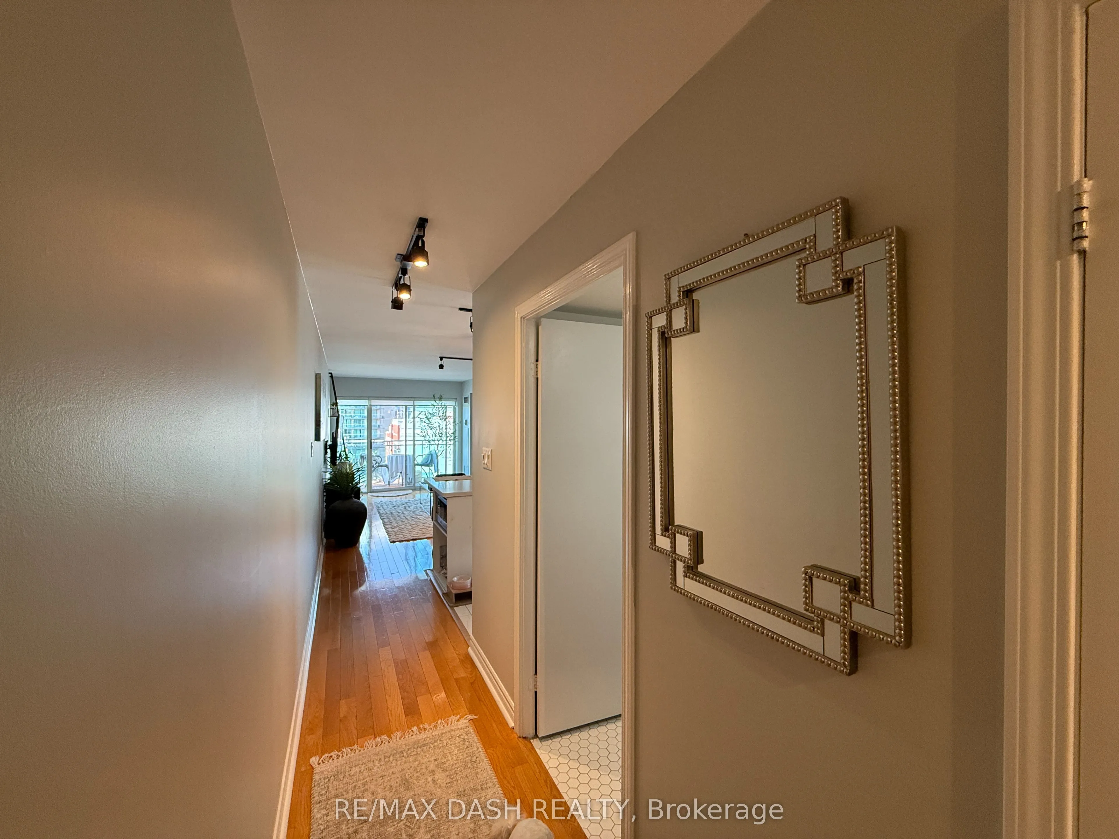 600 Queens Quay W, #718