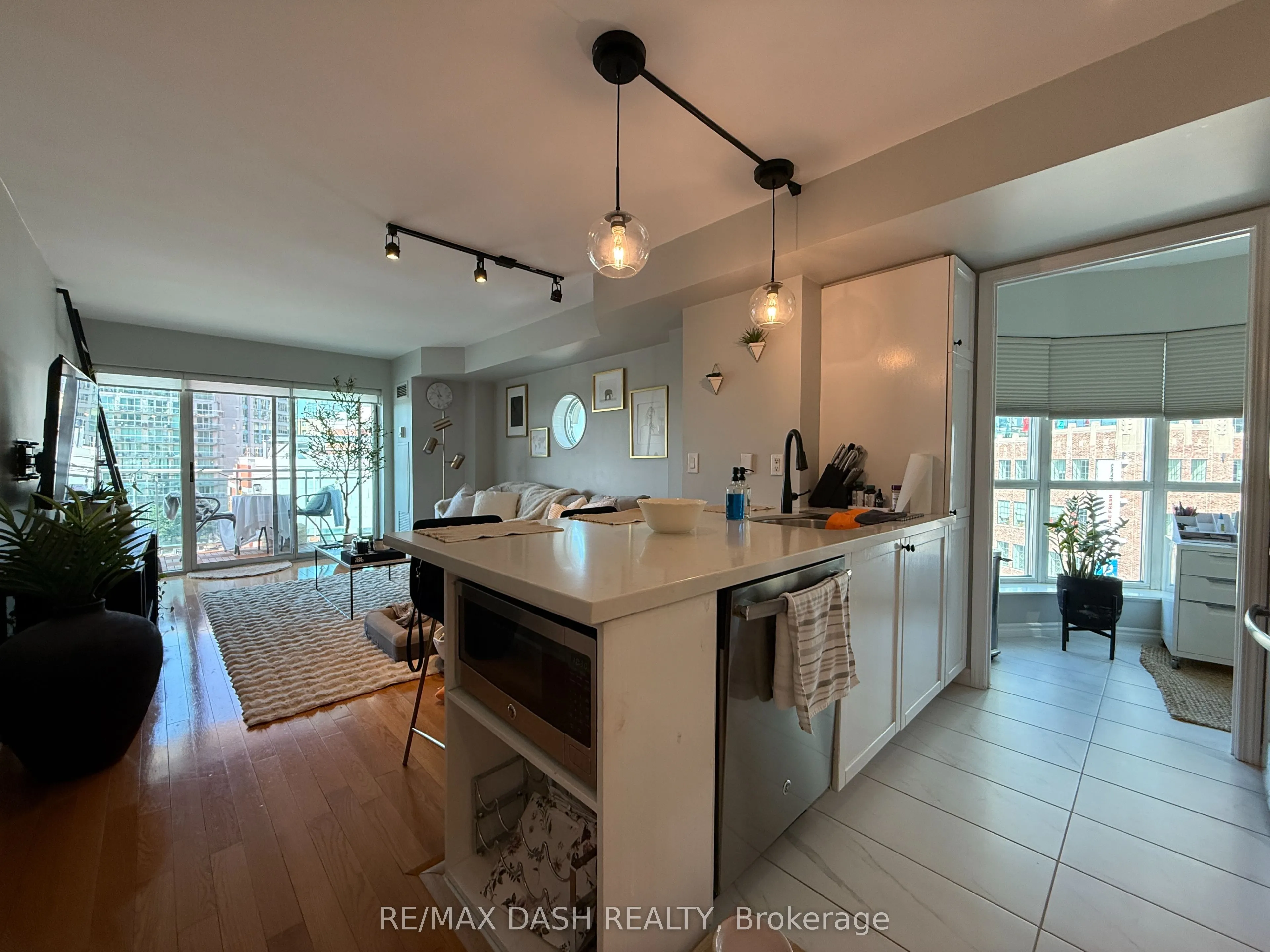600 Queens Quay W, #718
