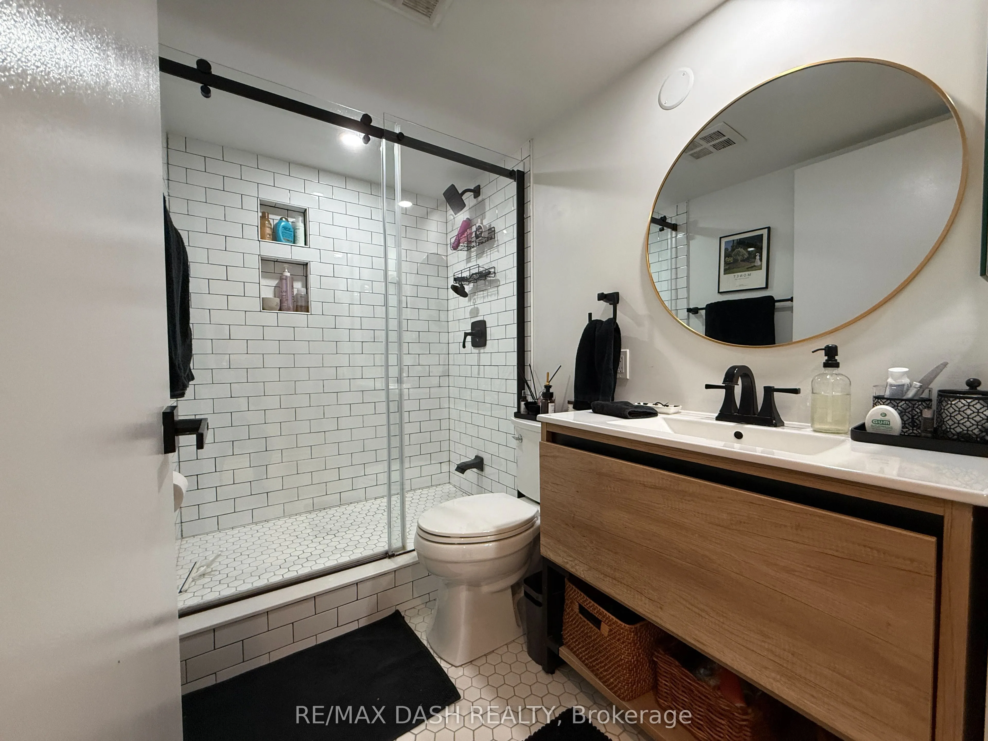 600 Queens Quay W, #718