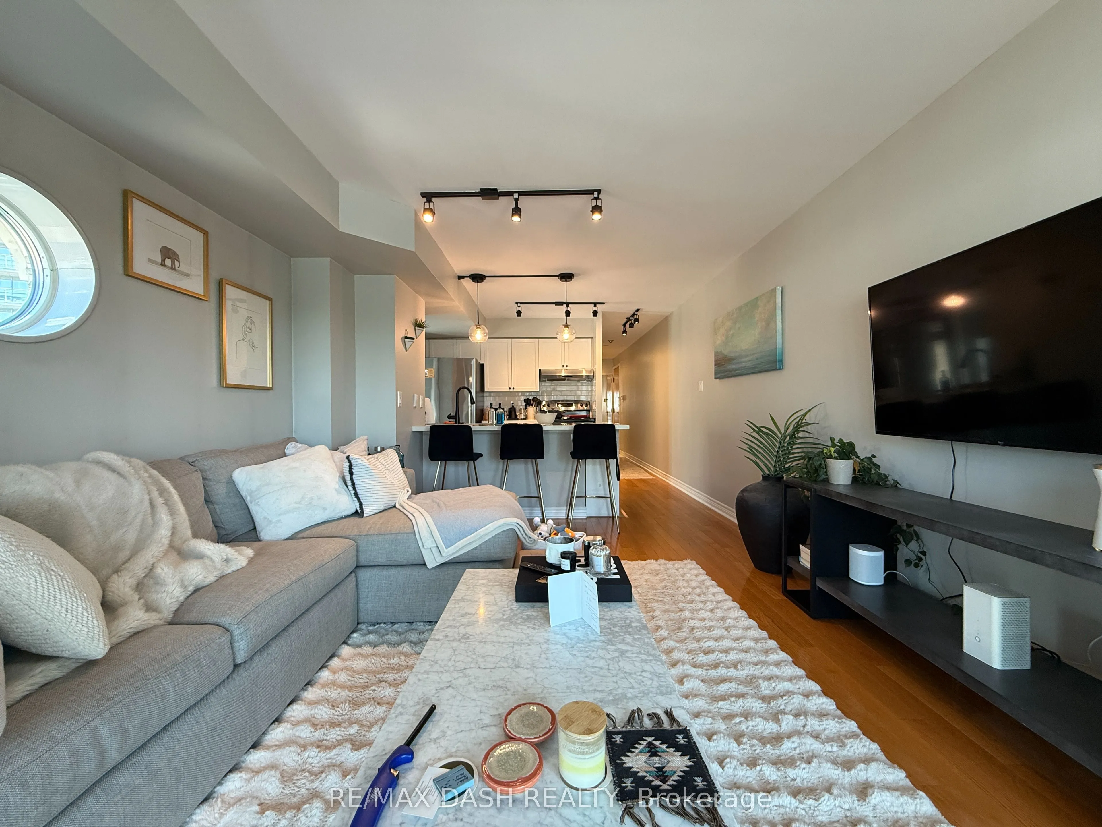 600 Queens Quay W, #718