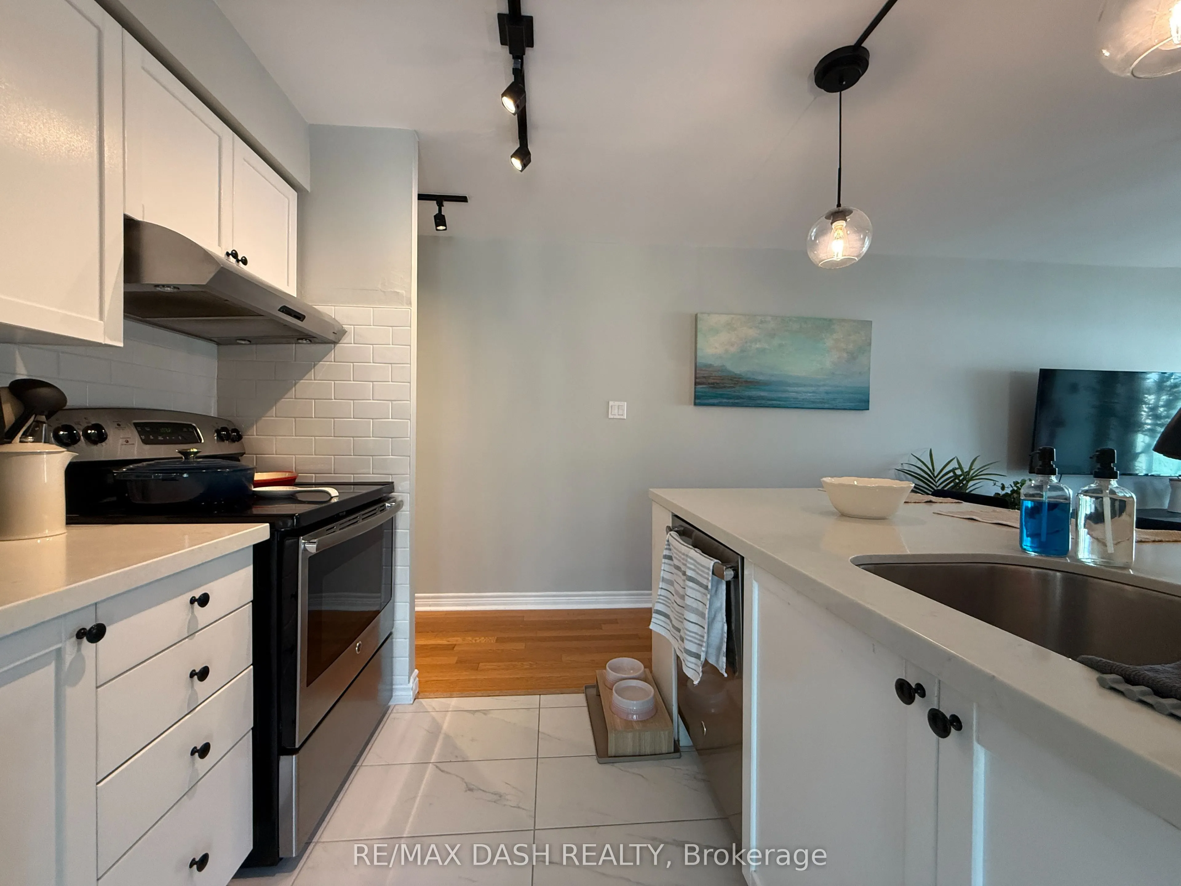 600 Queens Quay W, #718