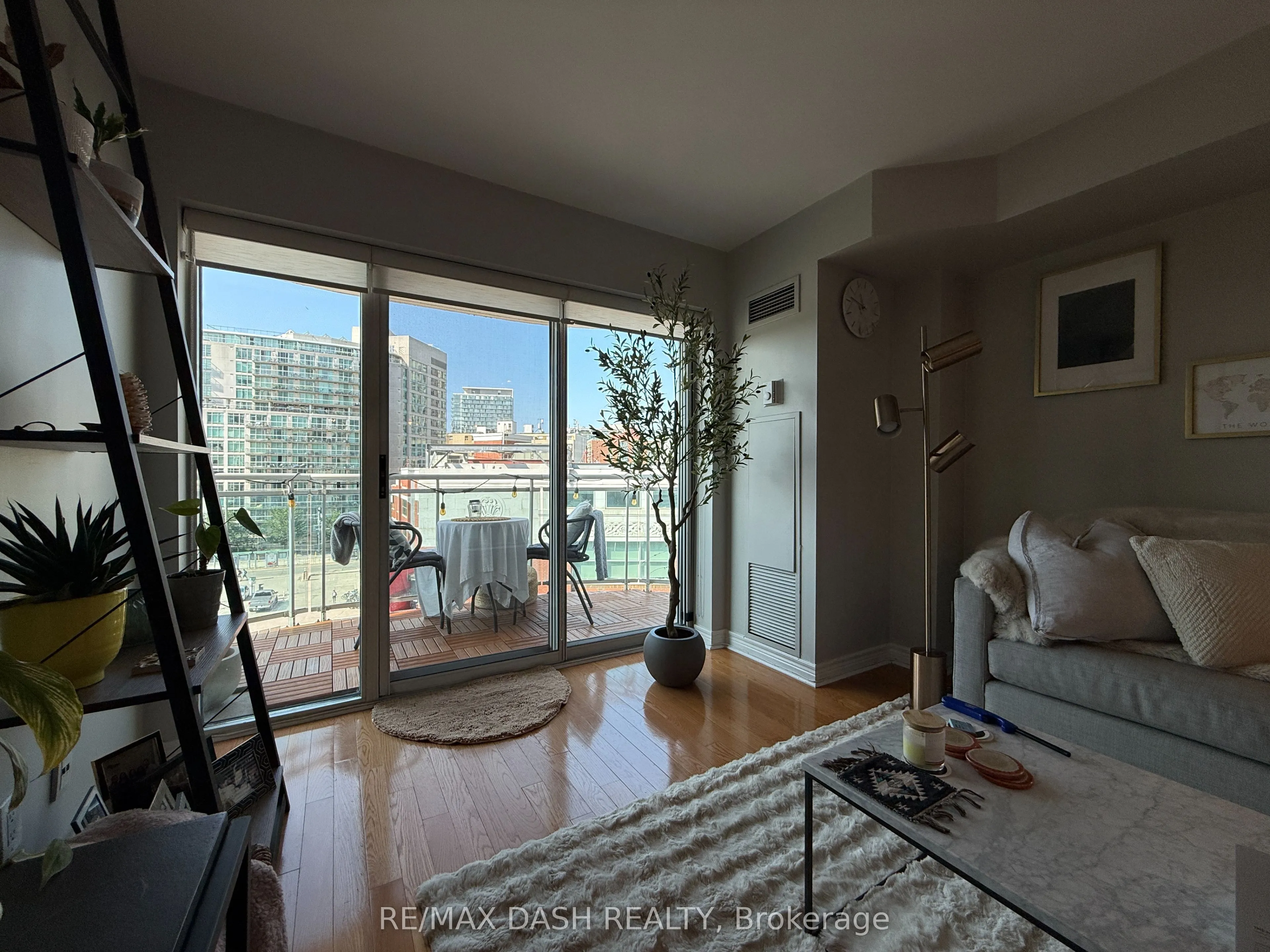 600 Queens Quay W, #718