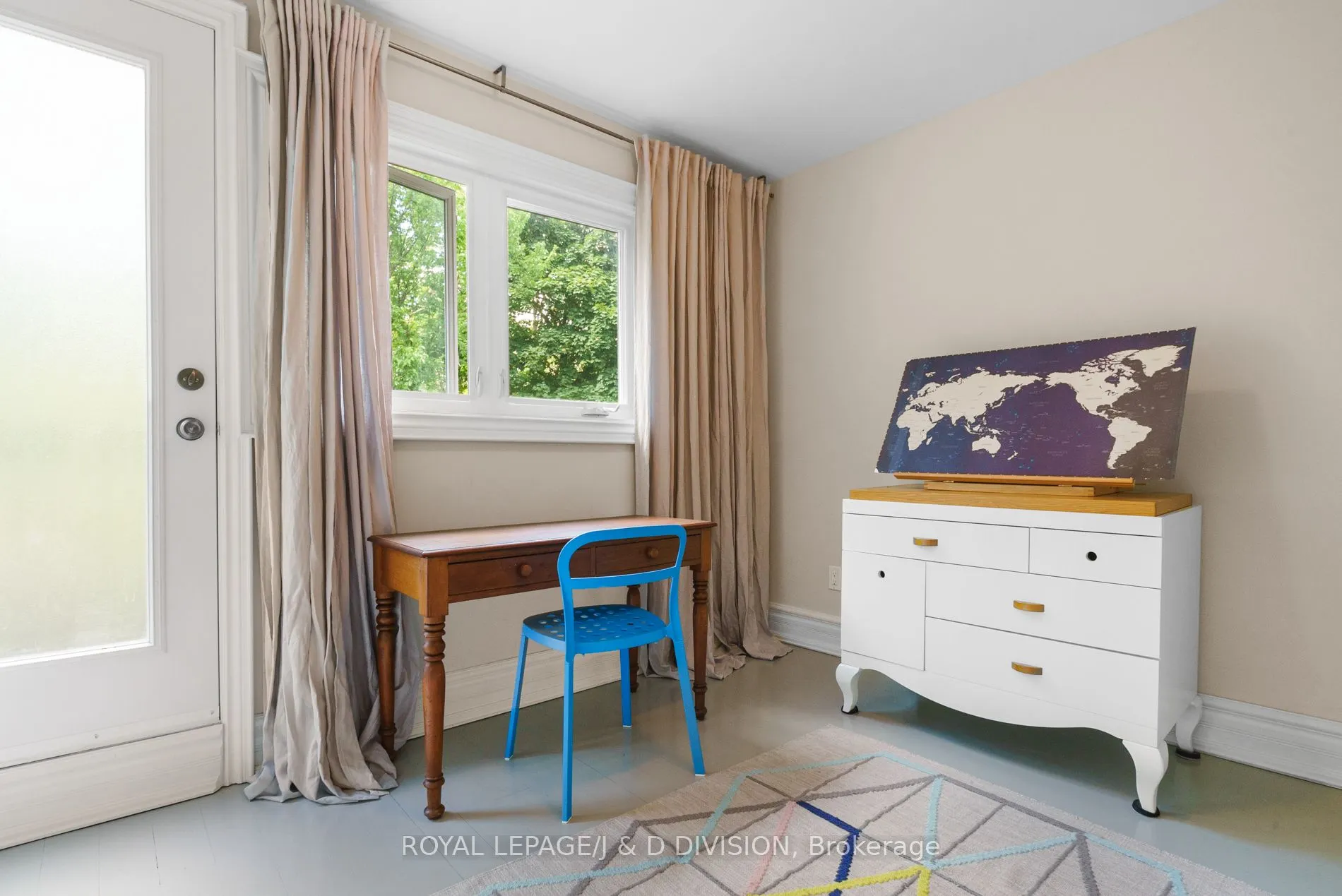 18 Woodlawn Avenue W