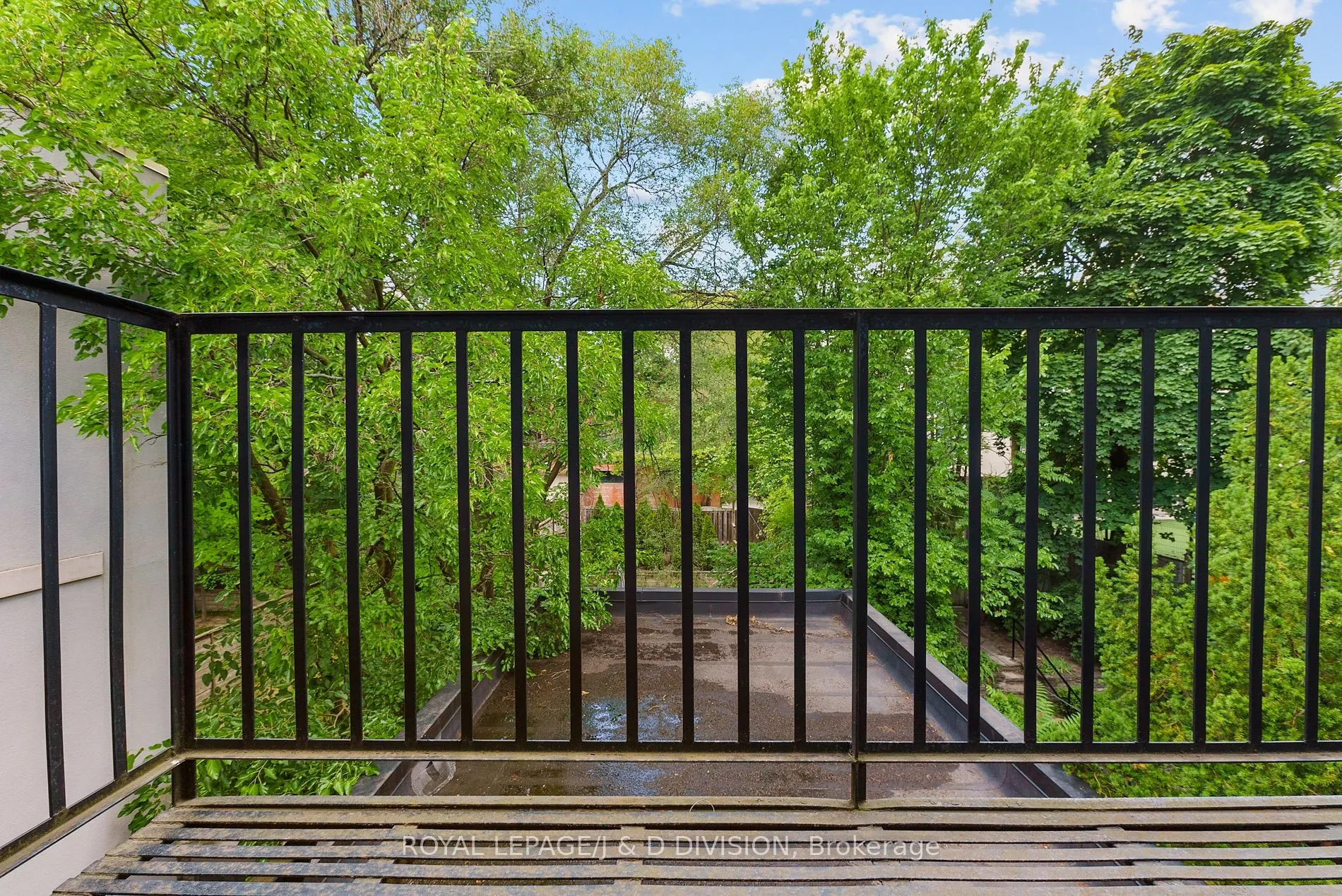 18 Woodlawn Avenue W