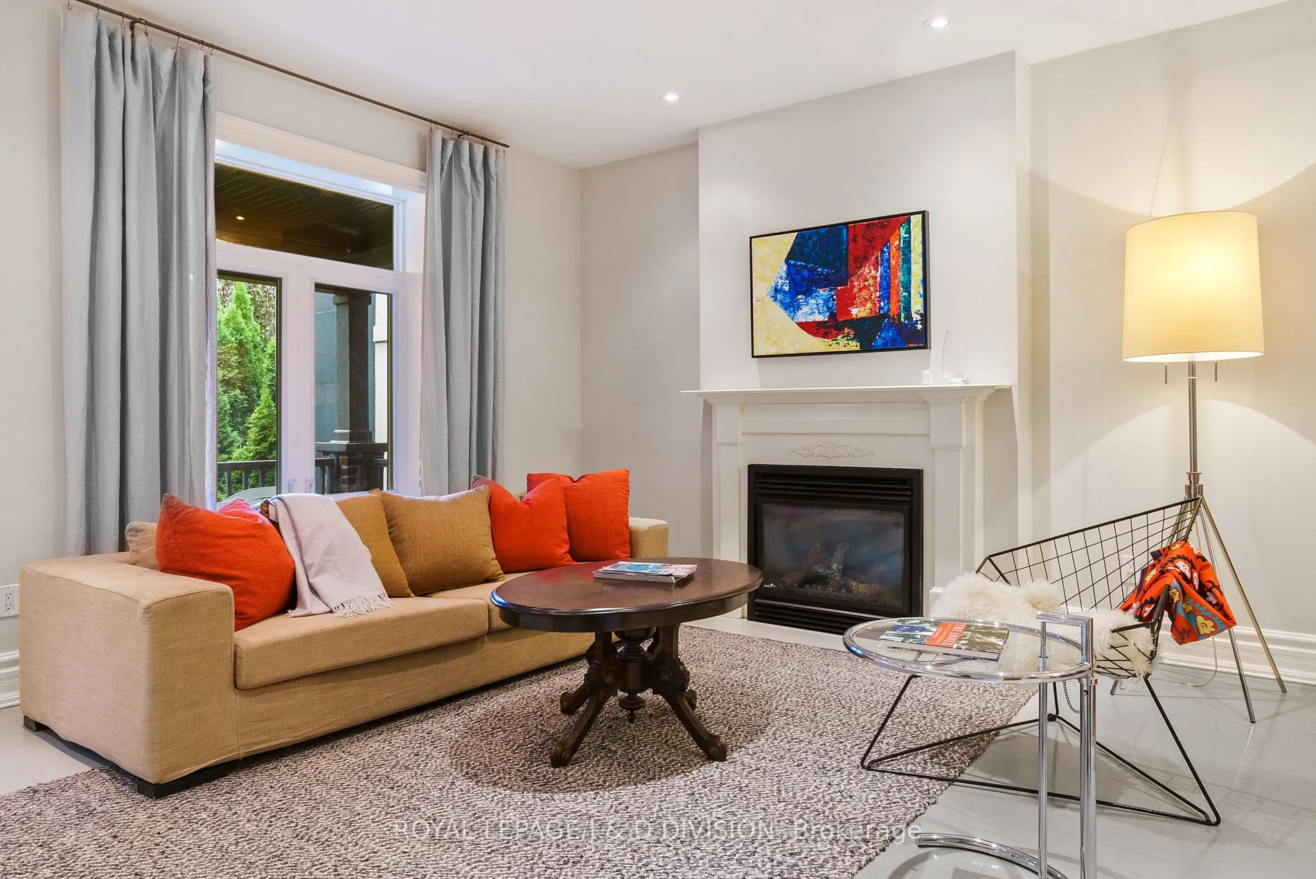 18 Woodlawn Avenue W