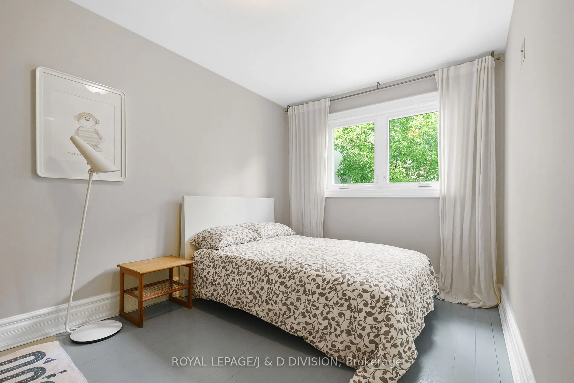 18 Woodlawn Avenue W