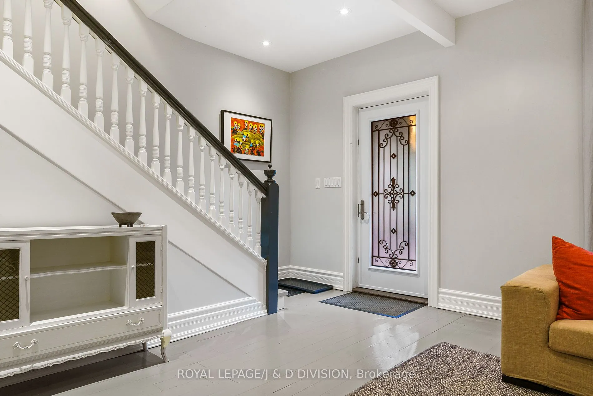 18 Woodlawn Avenue W