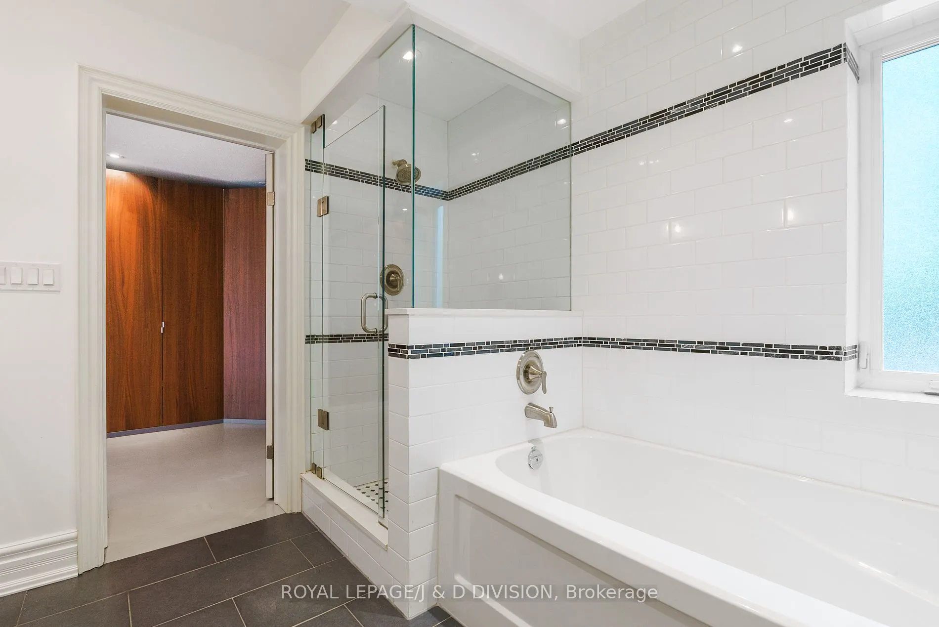 18 Woodlawn Avenue W