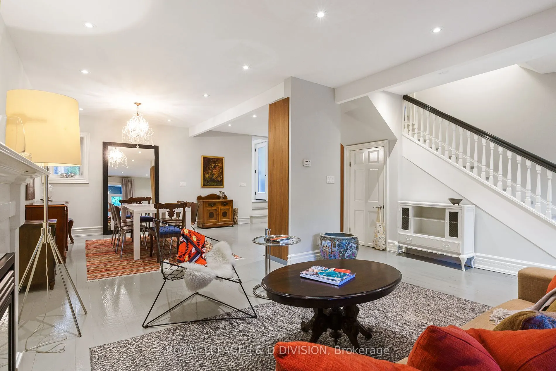 18 Woodlawn Avenue W