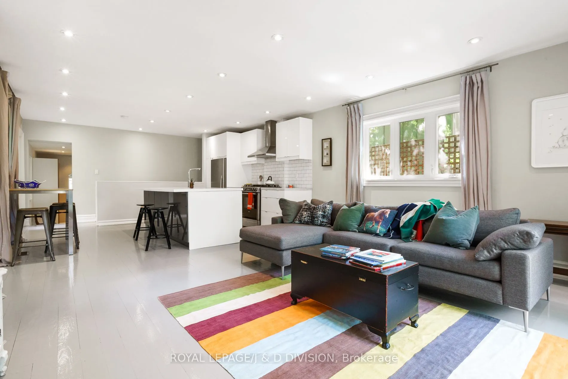 18 Woodlawn Avenue W