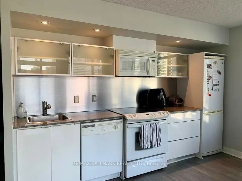 4K Spadina Avenue, #3