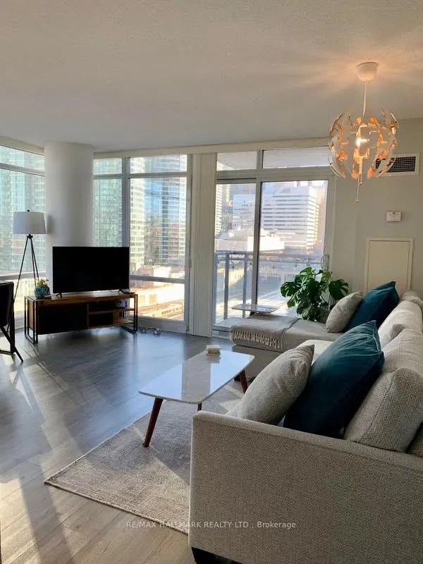 4K Spadina Avenue, #3