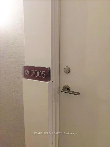 121 Mcmahon Drive, #2005
