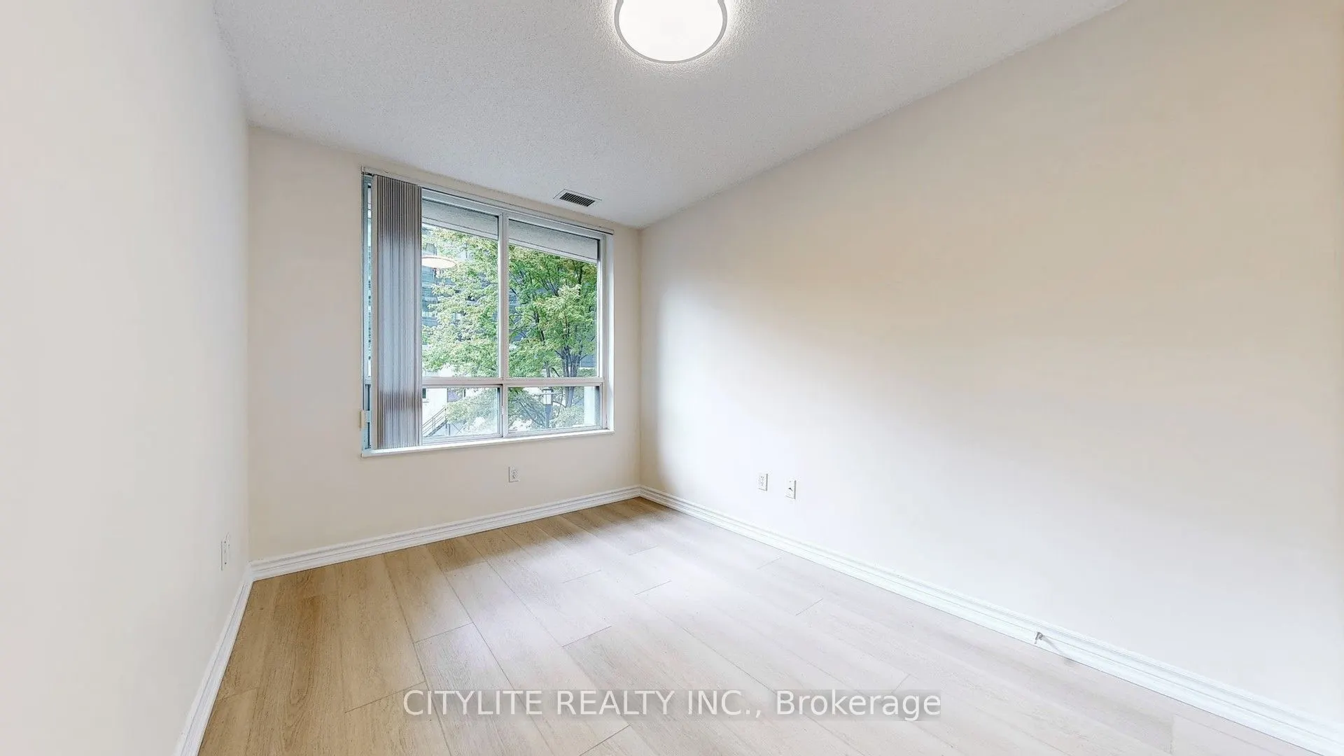 18 Spring Garden Avenue, #211