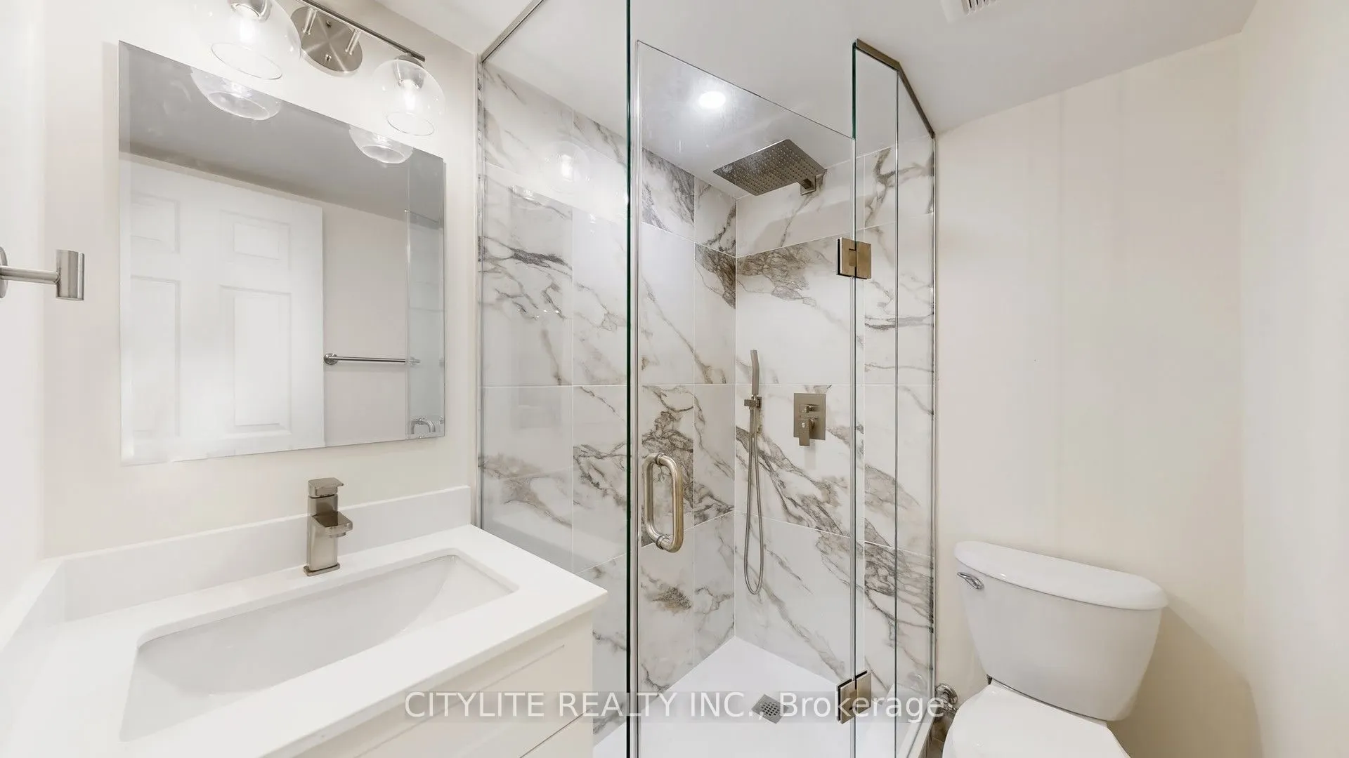 18 Spring Garden Avenue, #211