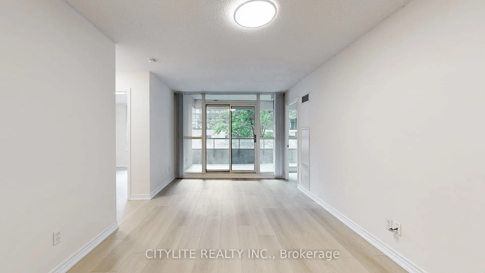 18 Spring Garden Avenue, #211