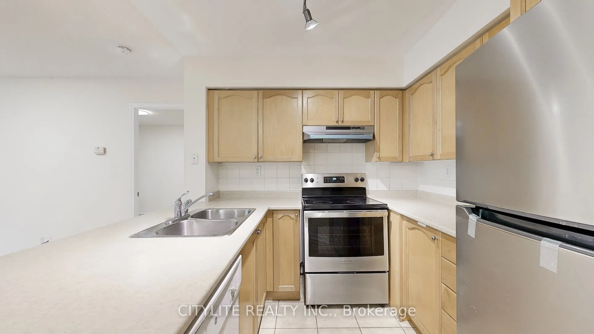 18 Spring Garden Avenue, #211