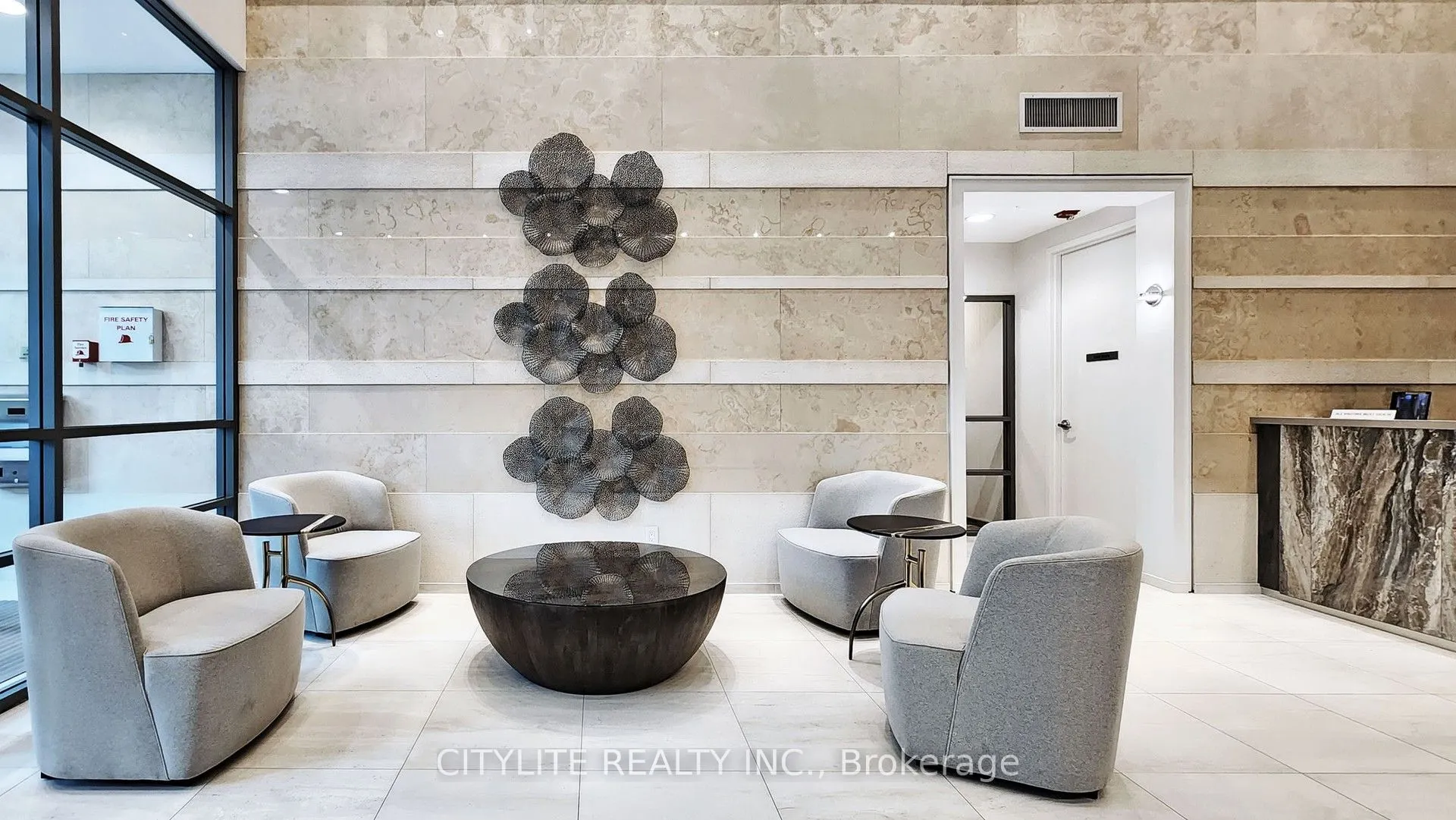 18 Spring Garden Avenue, #211