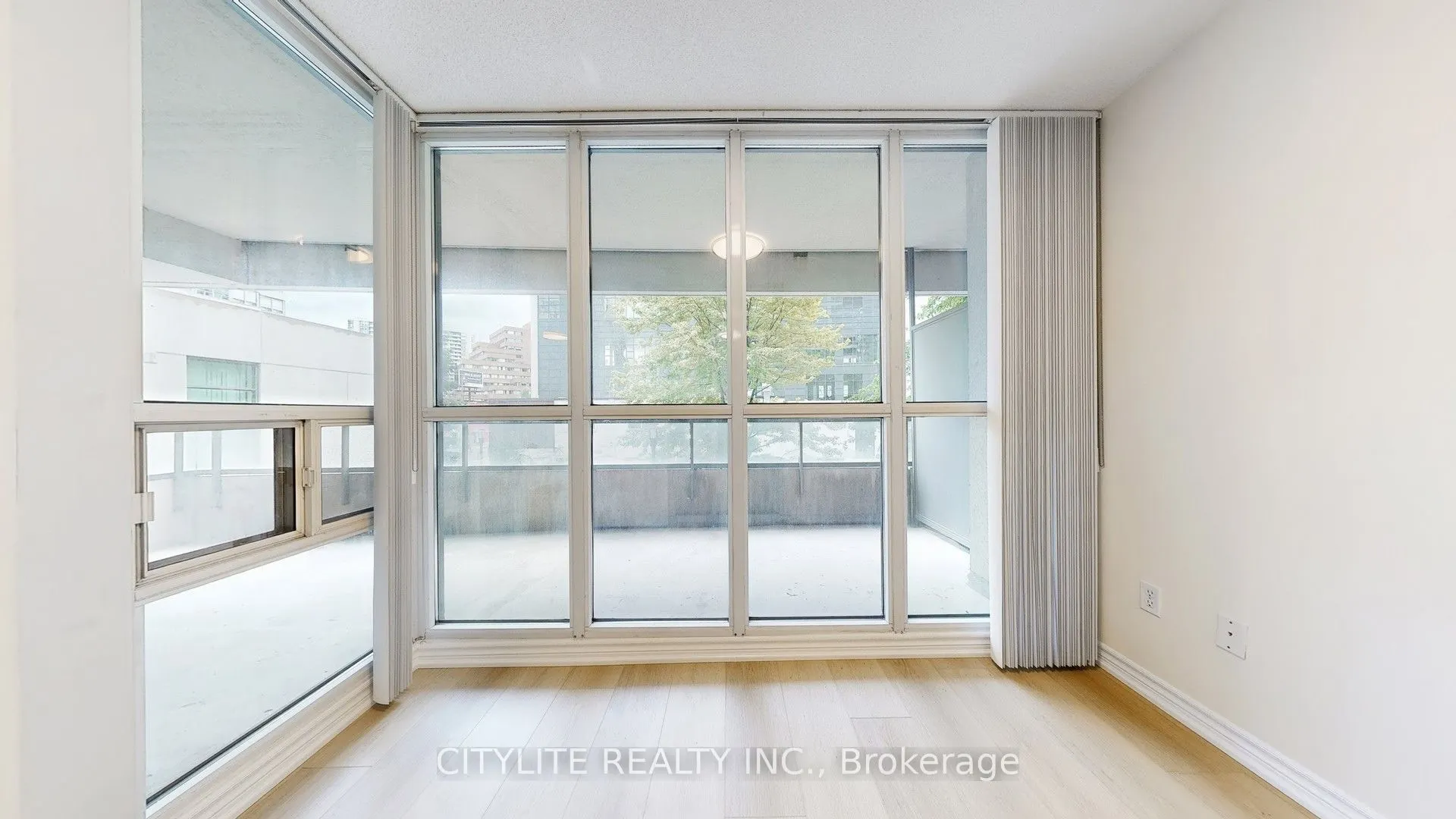 18 Spring Garden Avenue, #211