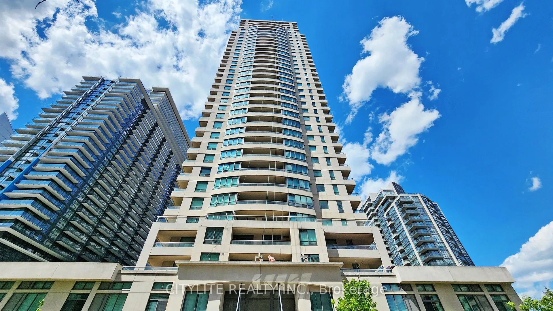 18 Spring Garden Avenue, #211