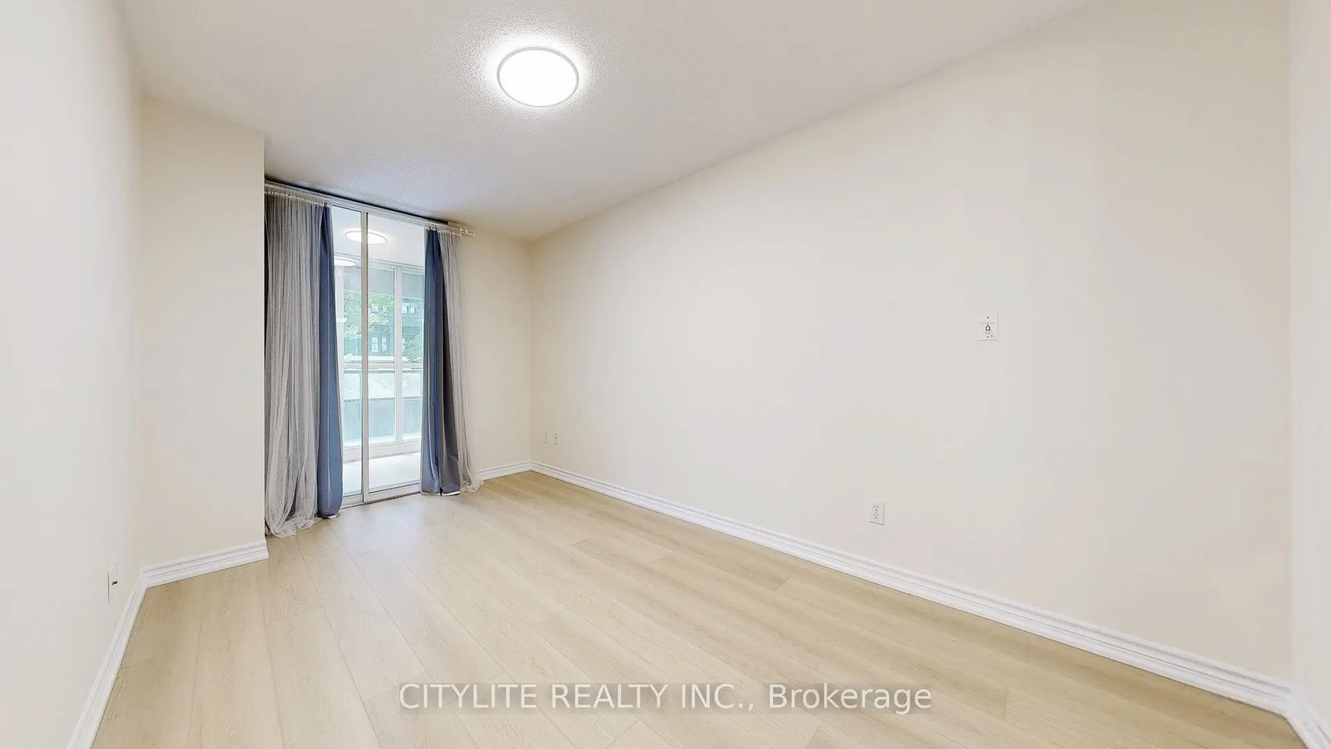 18 Spring Garden Avenue, #211