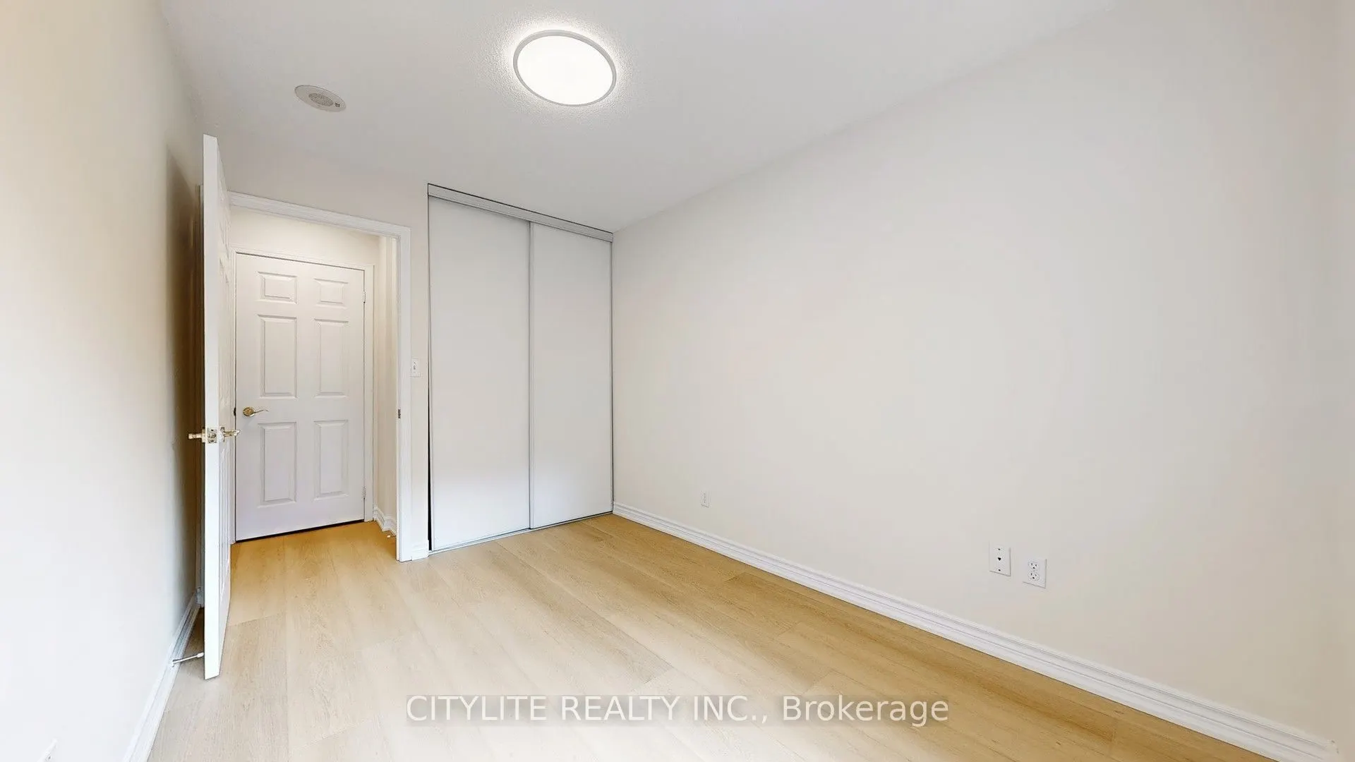 18 Spring Garden Avenue, #211
