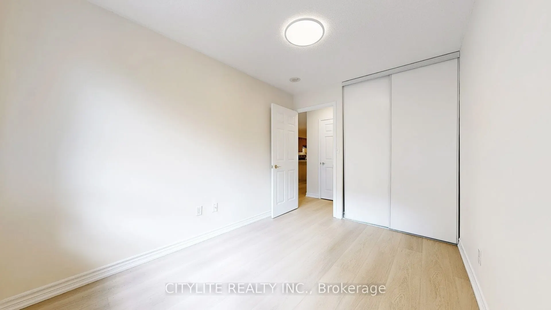 18 Spring Garden Avenue, #211
