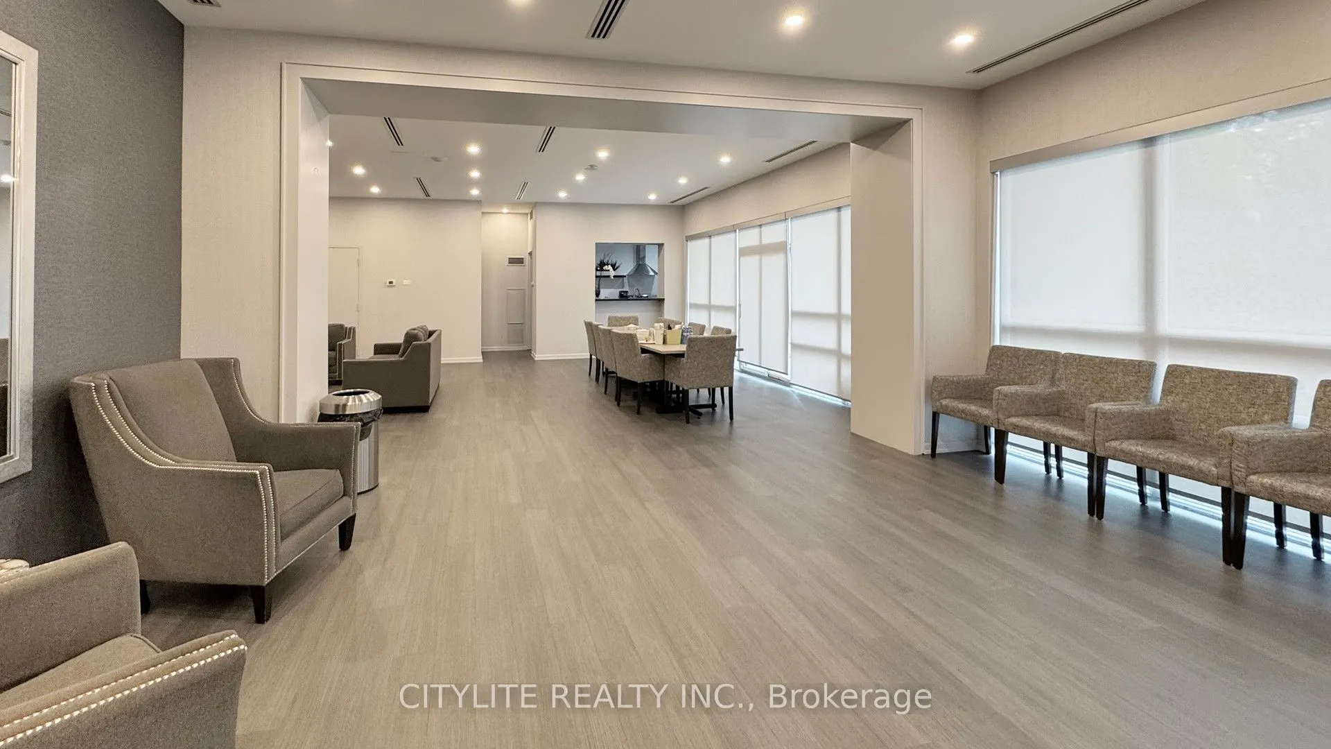 18 Spring Garden Avenue, #211