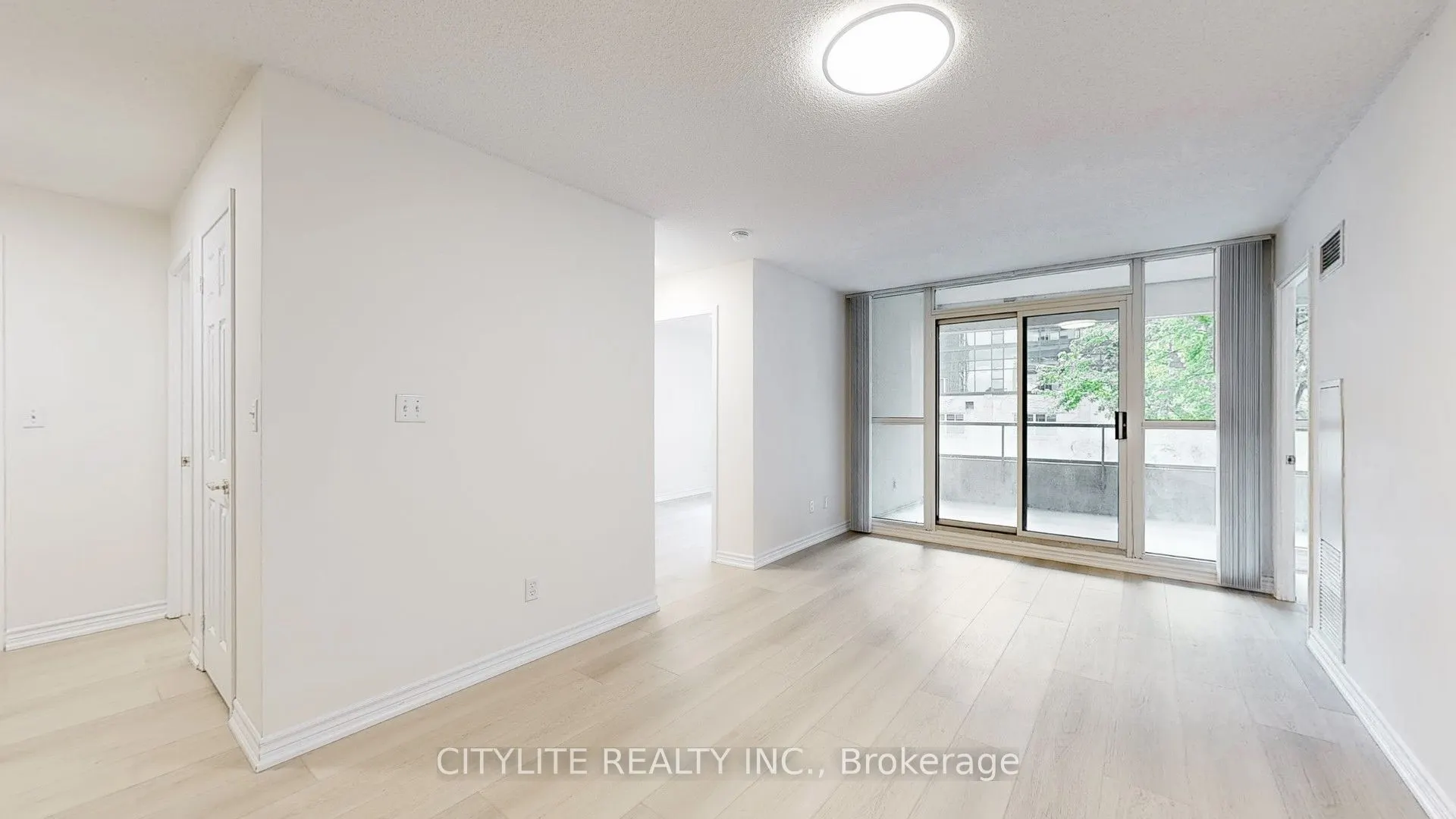 18 Spring Garden Avenue, #211