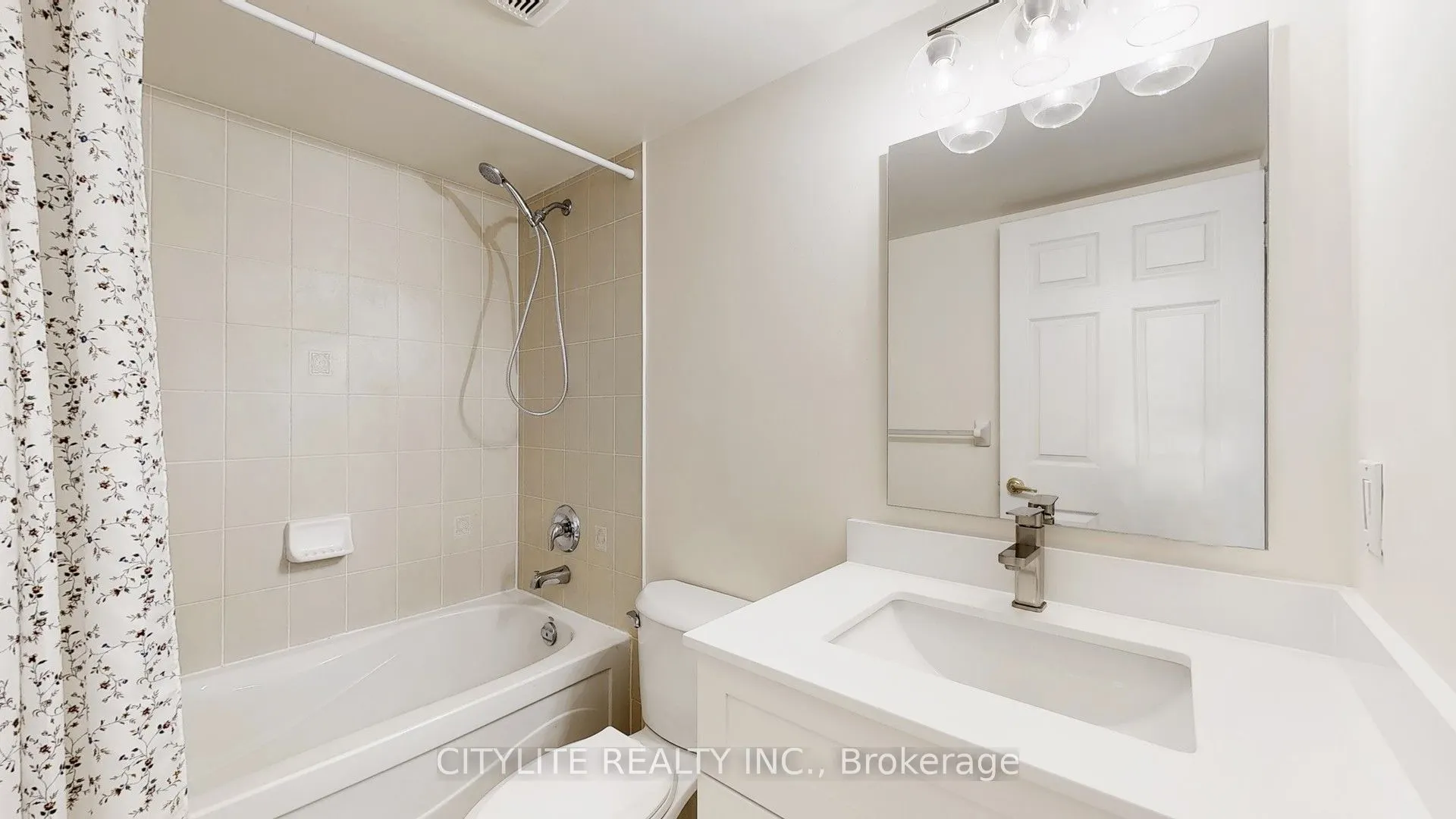 18 Spring Garden Avenue, #211