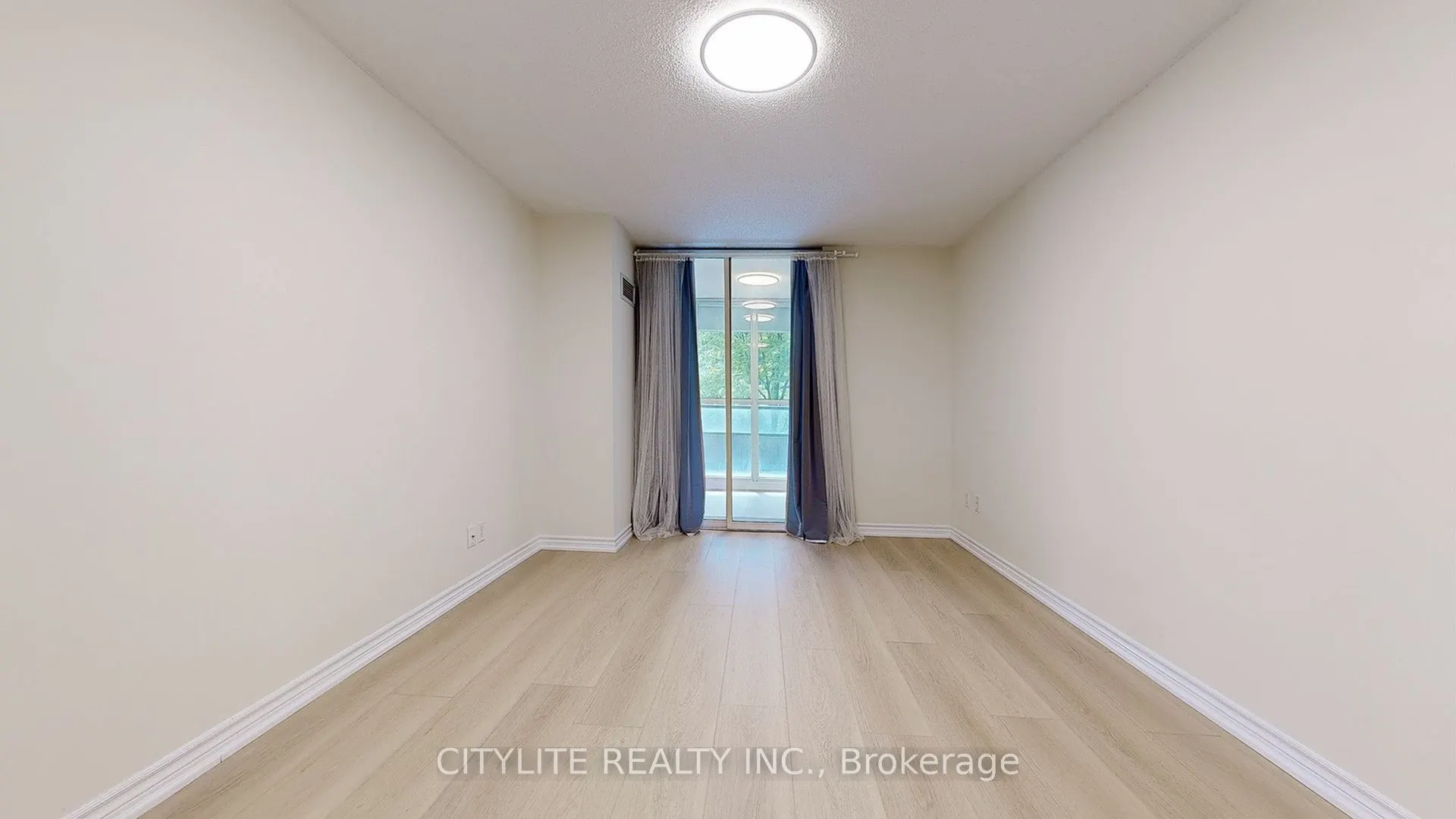 18 Spring Garden Avenue, #211