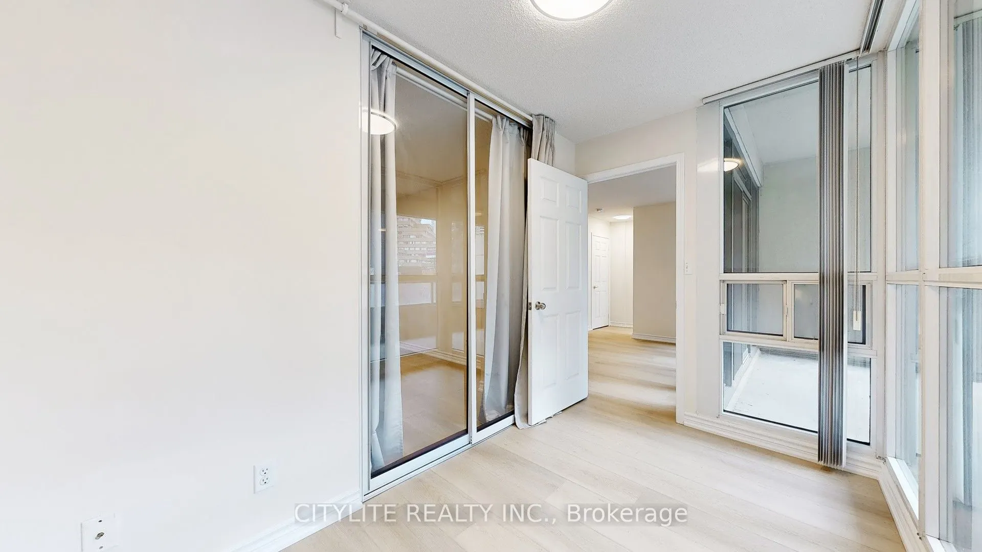18 Spring Garden Avenue, #211