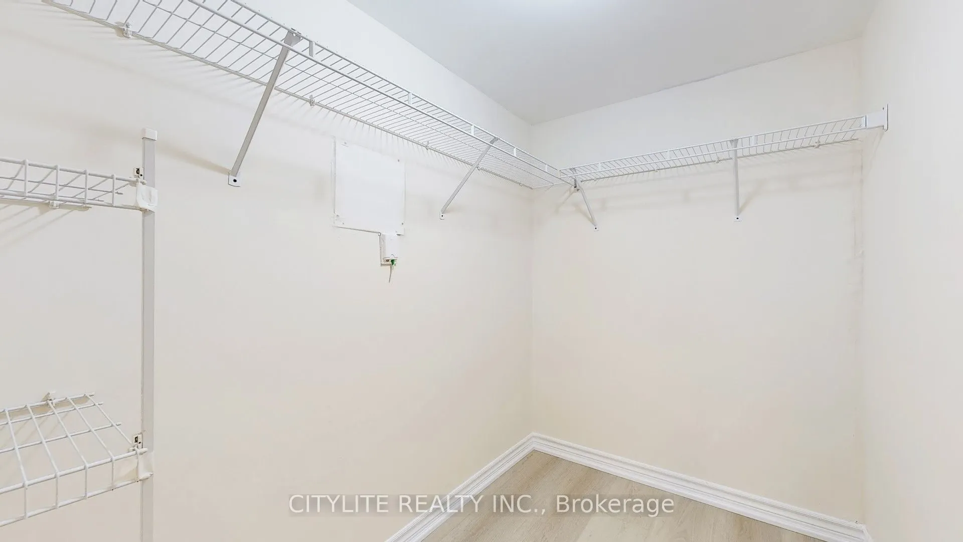 18 Spring Garden Avenue, #211