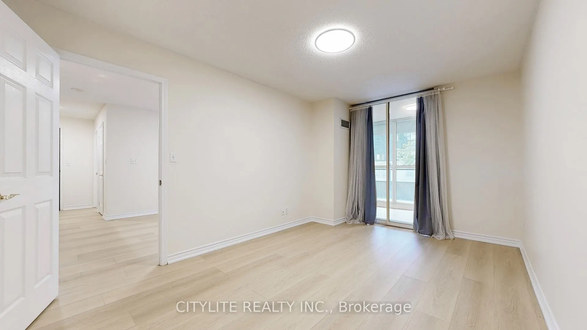 18 Spring Garden Avenue, #211