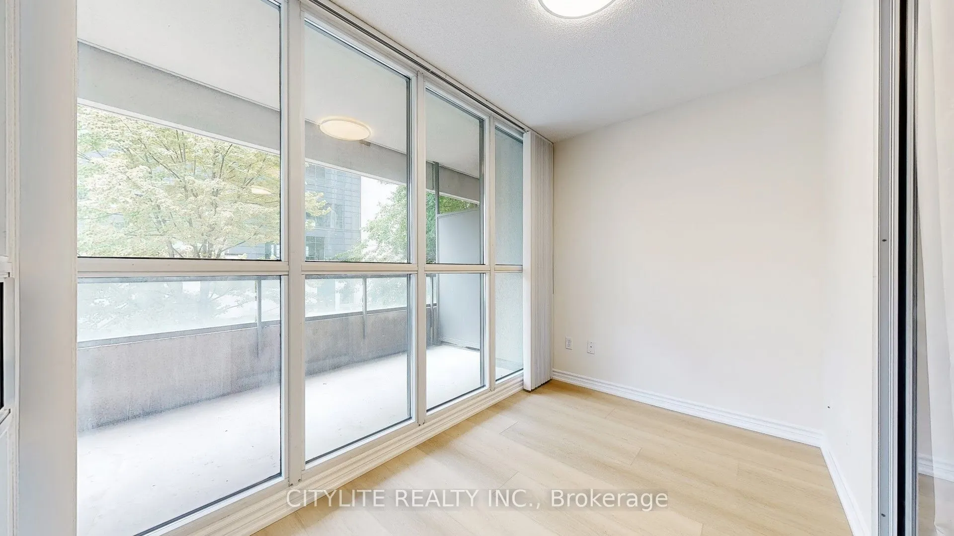 18 Spring Garden Avenue, #211