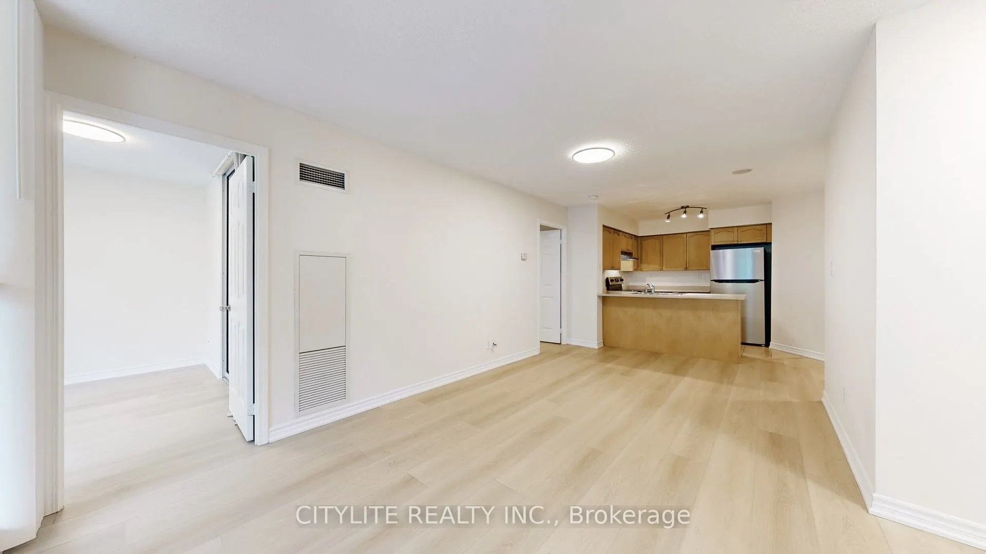 18 Spring Garden Avenue, #211
